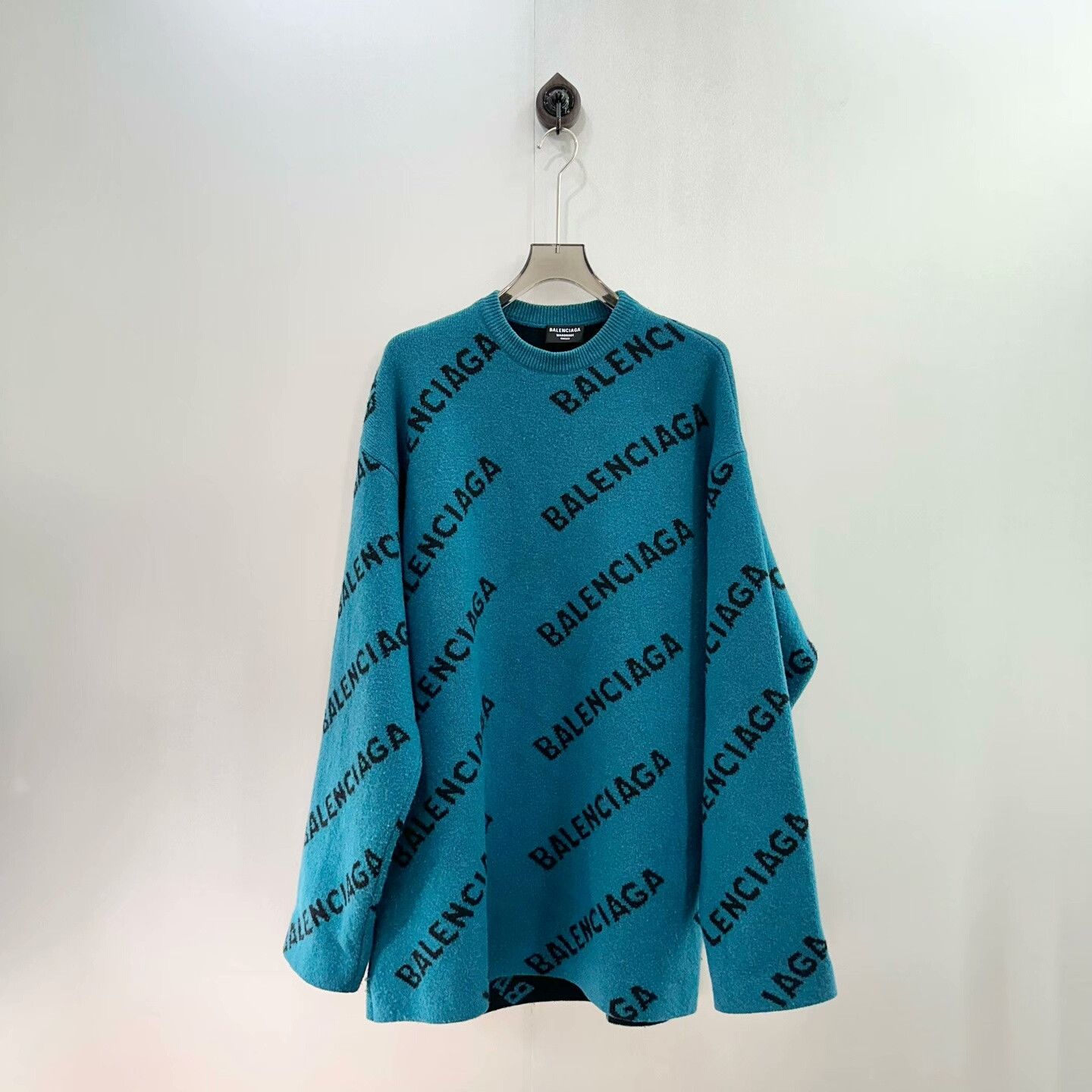 Balenciaga Balenciaga Printed Sweater XS Women Size XS / US 0-2 / IT 36-38 - 1 Thumbnail