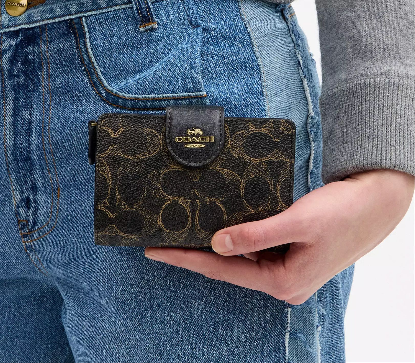Coach Medium Corner Zip Wallet In Loved Signature Canvas CEC28 Size ONE SIZE - 8 Thumbnail