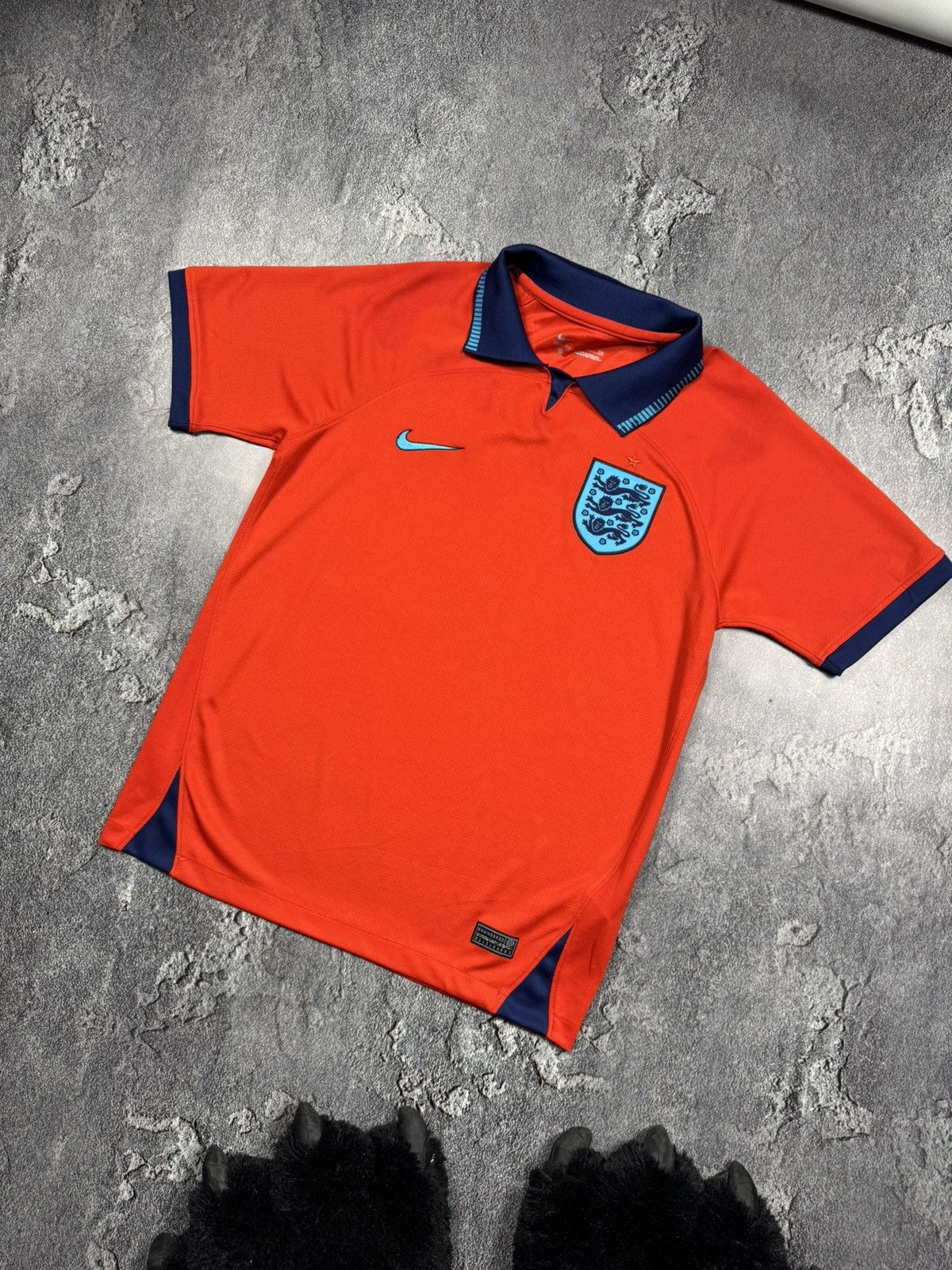Nike Nike England 2022/23 Away Jersey — Vibrant Crimson Size US S / EU 44-46 / 1 - 1 Thumbnail