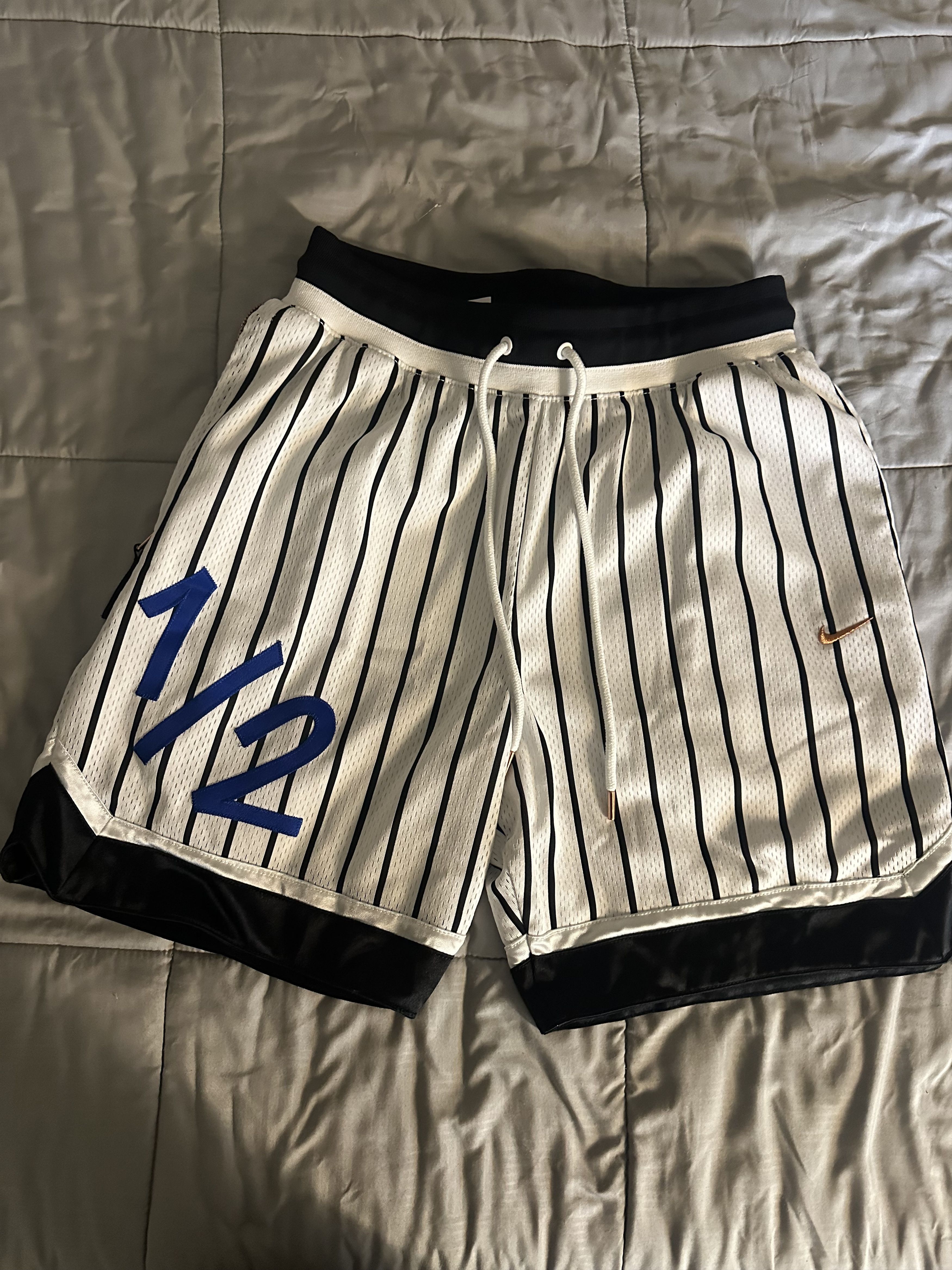 Nike Size medium penny Hardaway- Nike shorts Size US 32 / EU 48 - 1 Thumbnail