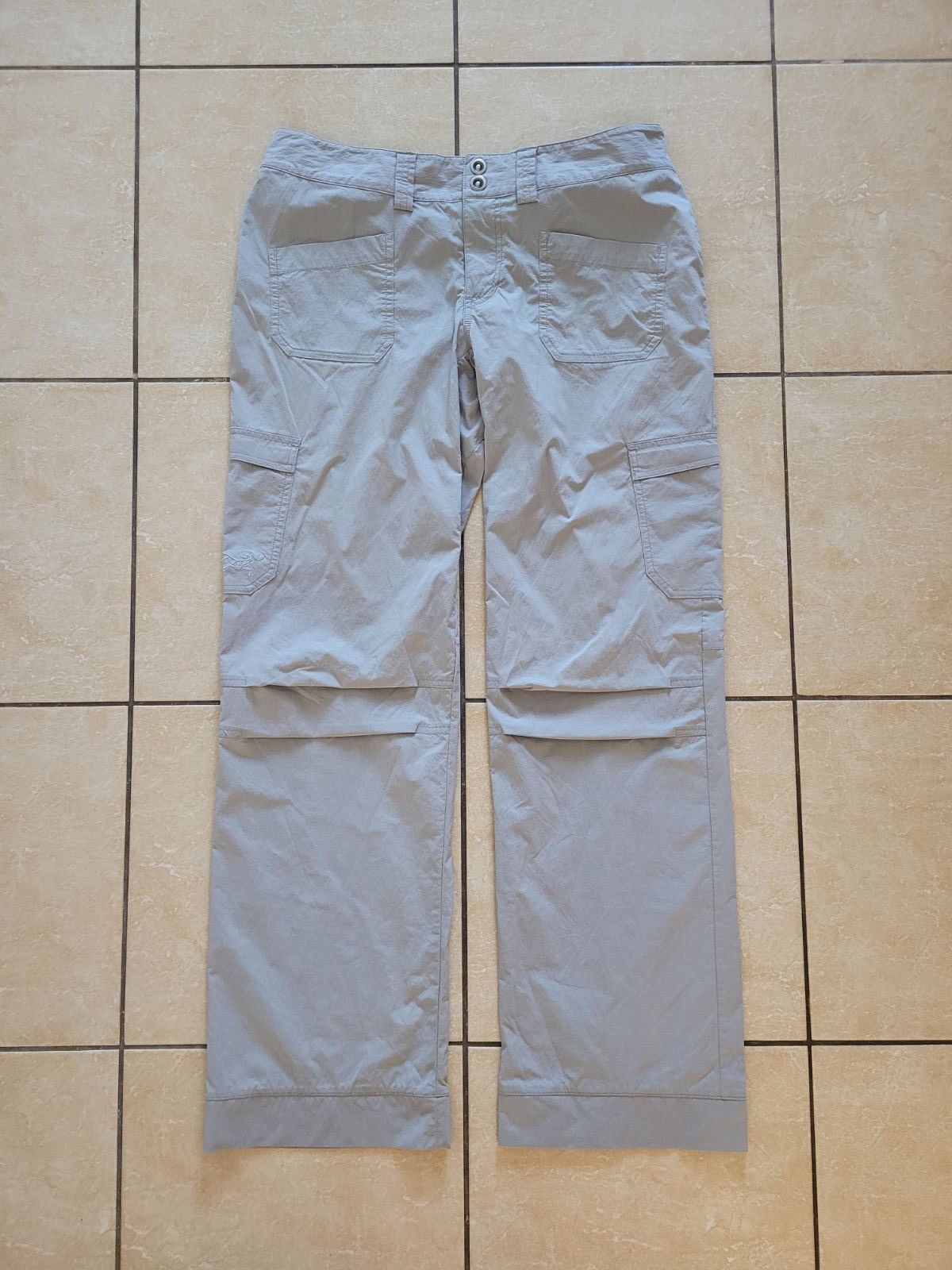 Image of Arcteryx Vintage Cargo Pants in Grey, Women's (Size 30)