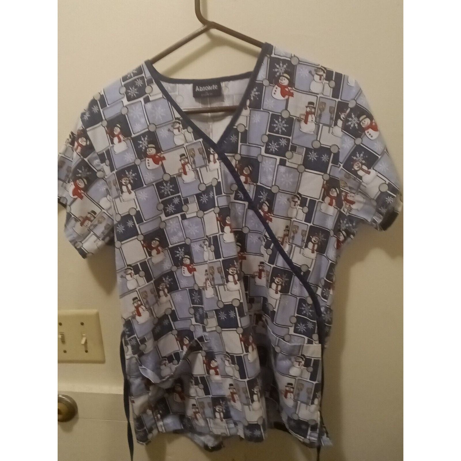 Other Absolute Medical Nursing Scrub Top Christmas Snowmen Medium Size M / US 6-8 / IT 42-44 - 1 Thumbnail