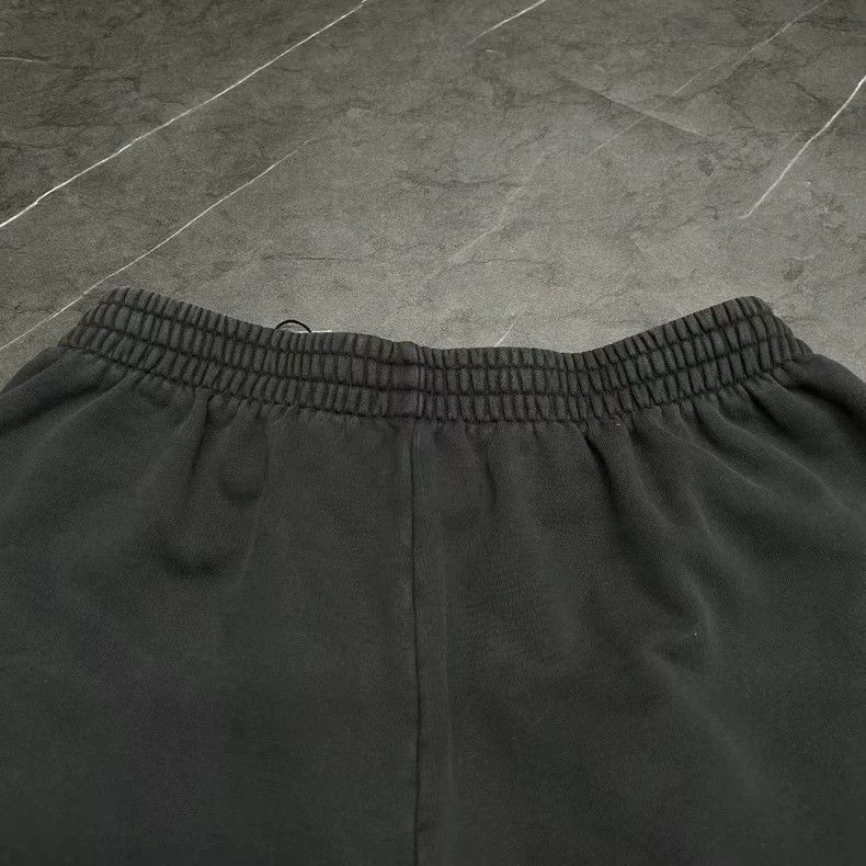 Balenciaga Balenciaga 25SS Distressed Boomerang Shorts Size US 28 / EU 44 - 4 Thumbnail