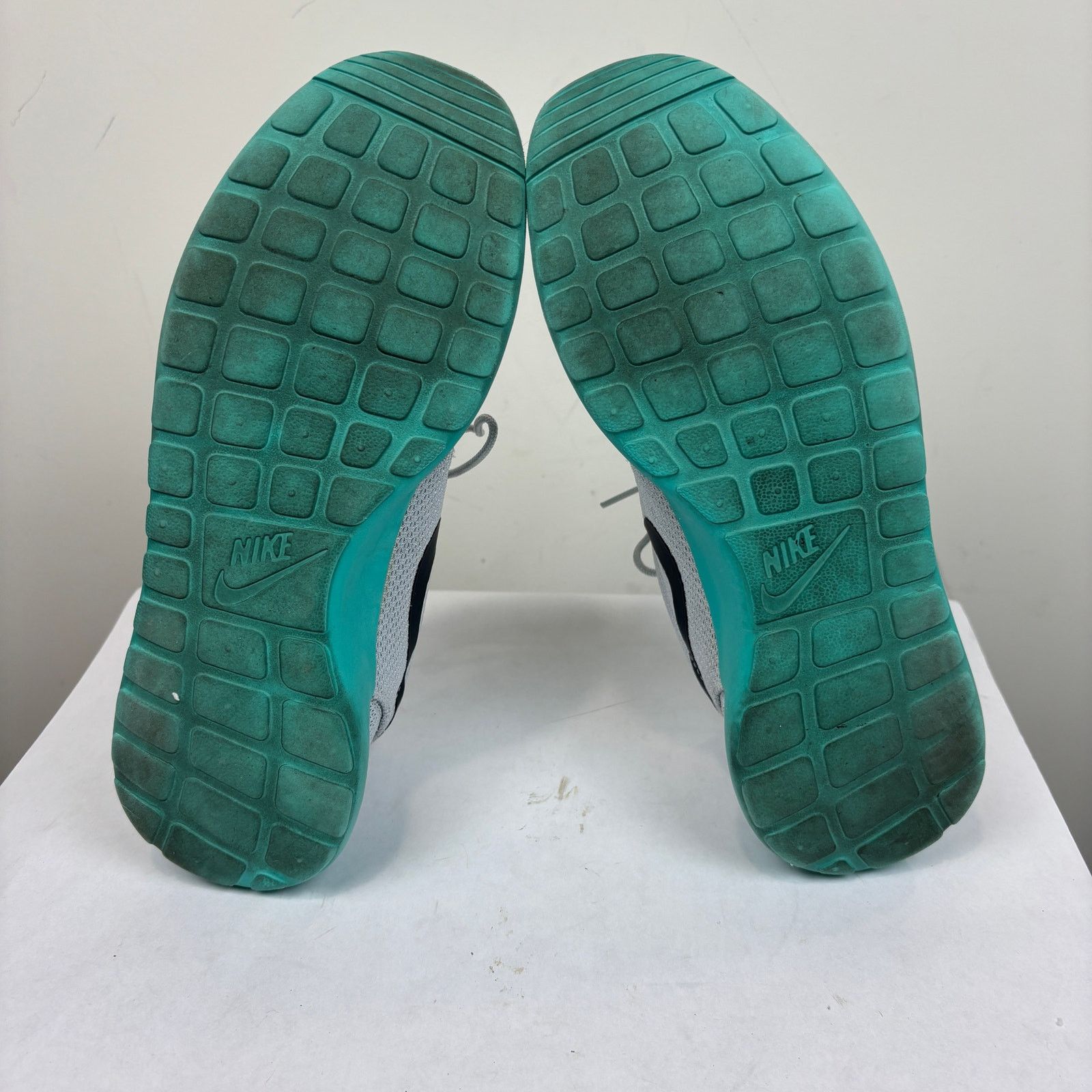 Nike Nike Roshe Run Calypso Running Walking Sneakers Men's 11 Size US 11 / EU 44 - 8 Thumbnail