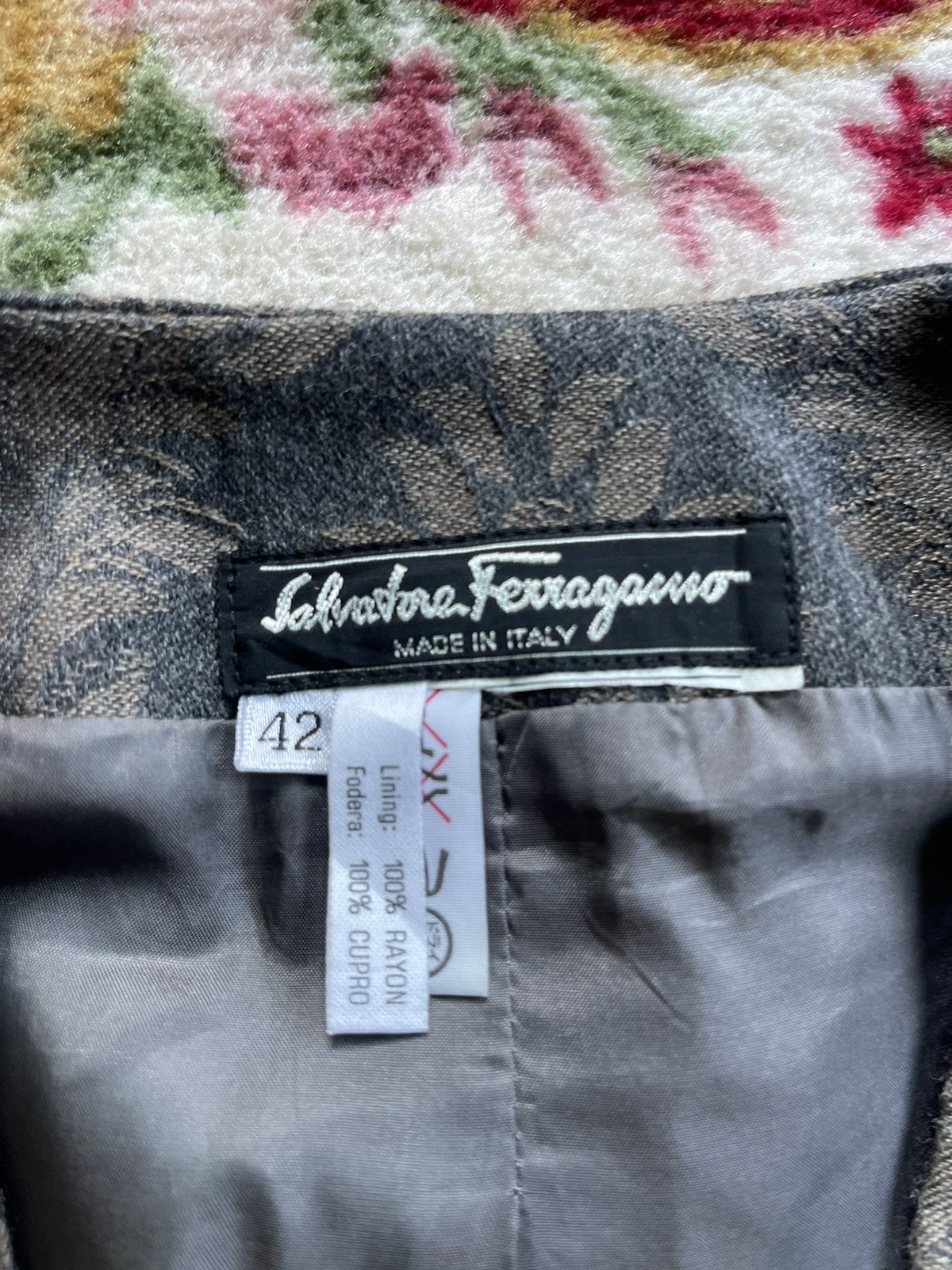Salvatore Ferragamo Vintage Salvatore Ferragamo Cropped Floral Jacquard Jacket Size S / US 4 / IT 40 - 3 Thumbnail