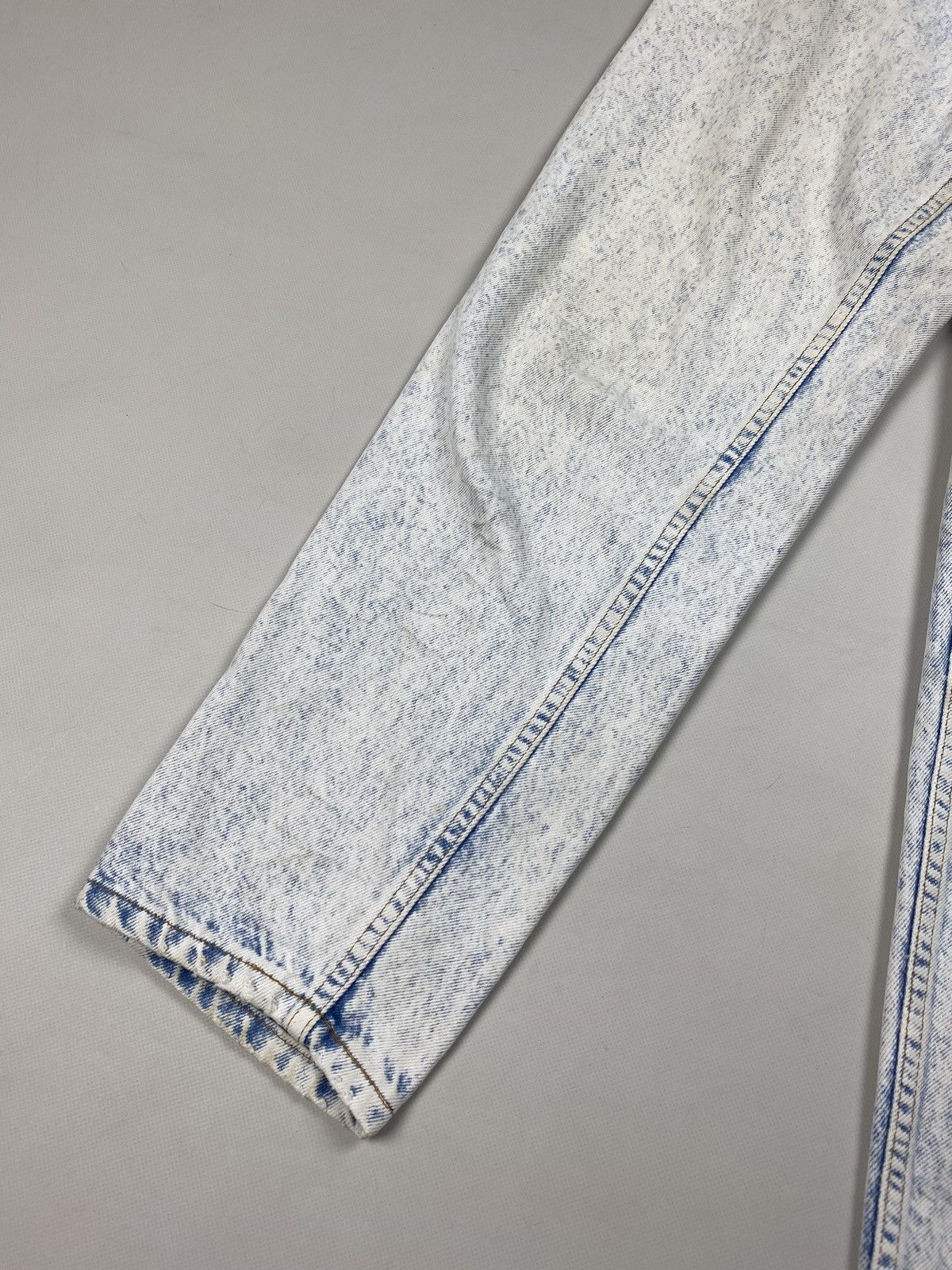 Levi's × Vintage VTG 90s Levi’s 550 men’s light blue jeans size 32 30 USA Size US 32 / EU 48 - 9 Thumbnail