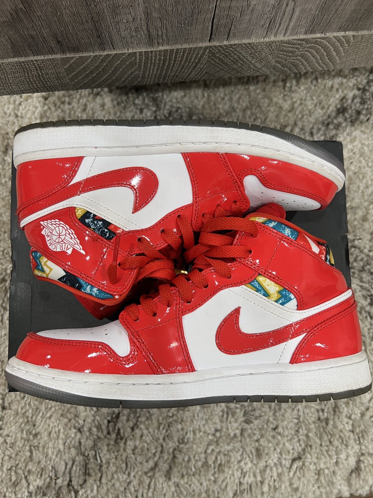 Jordan Brand Air Jordan 1 MID SE Size US 7 / IT 37 - 1 Thumbnail