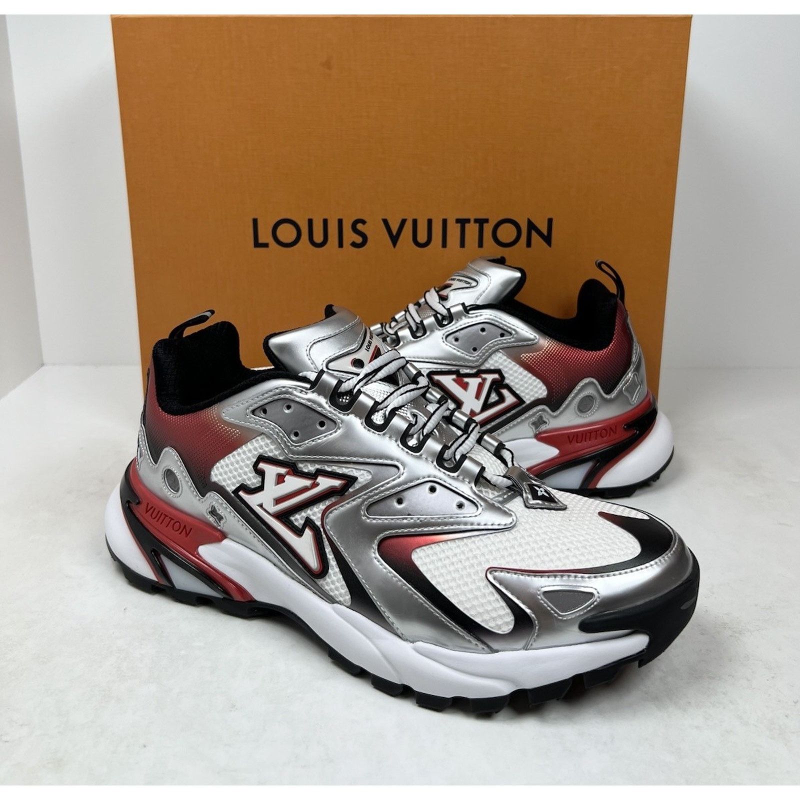 Louis Vuitton Size 6LV/7US - Louis Vuitton Runner Tatic Silver Size US 7 / EU 40 - 2 Thumbnail
