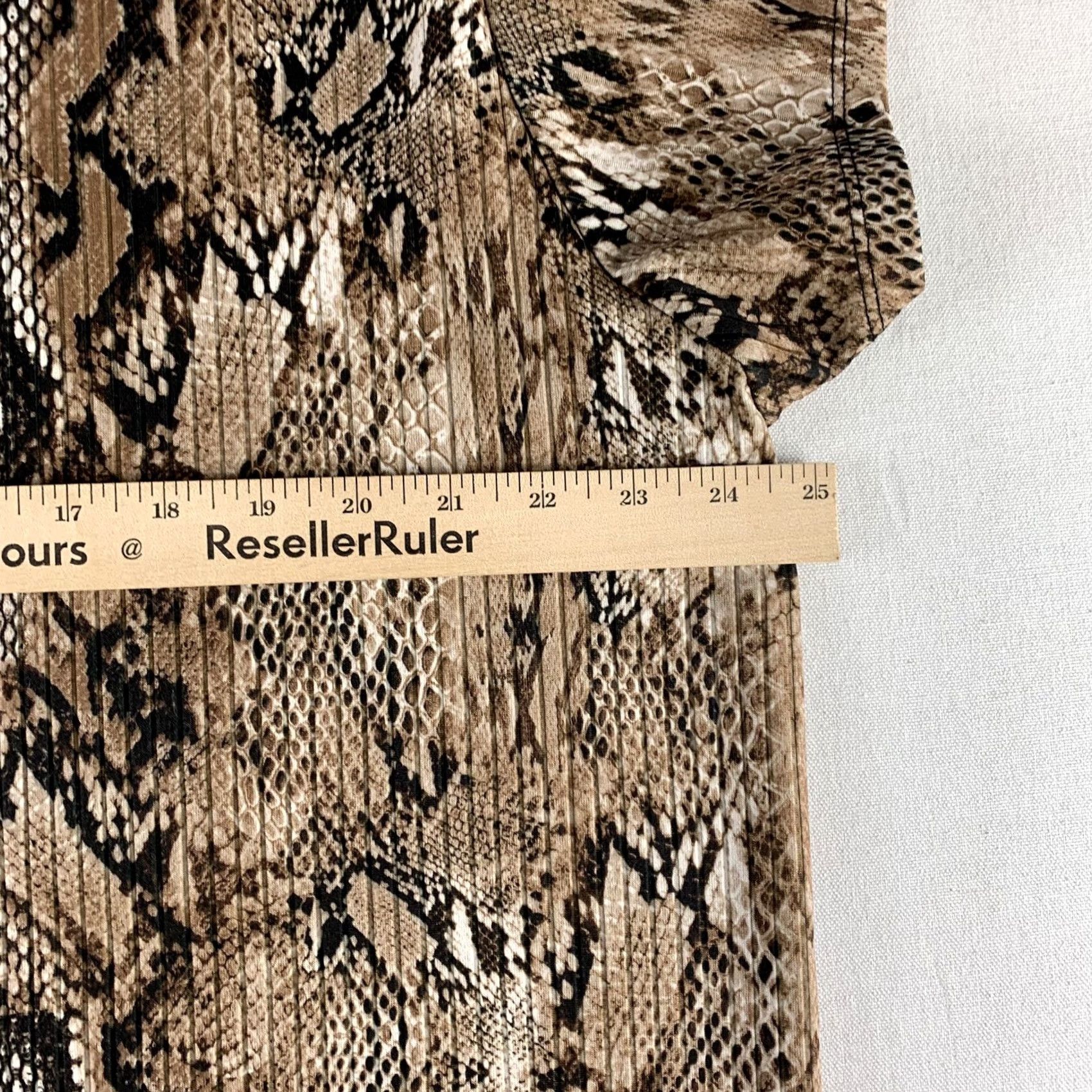 Torrid TORRID BLOUSE SNAKE PRINT BLOUSE WOMENS SIZE 2 BEIGE BLACK POLY SPANDEX Size XS / US 0-2 / IT 36-38 - 3 Thumbnail
