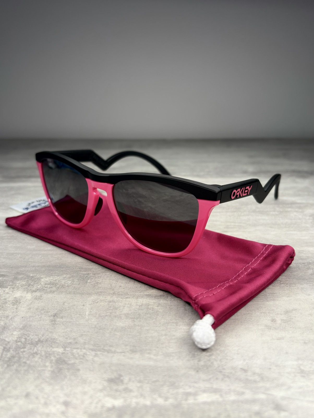 Oakley Oakley Sunglasses Frogskins Hybrid «Matte Black/Neon Pink» Size ONE SIZE - 4 Thumbnail