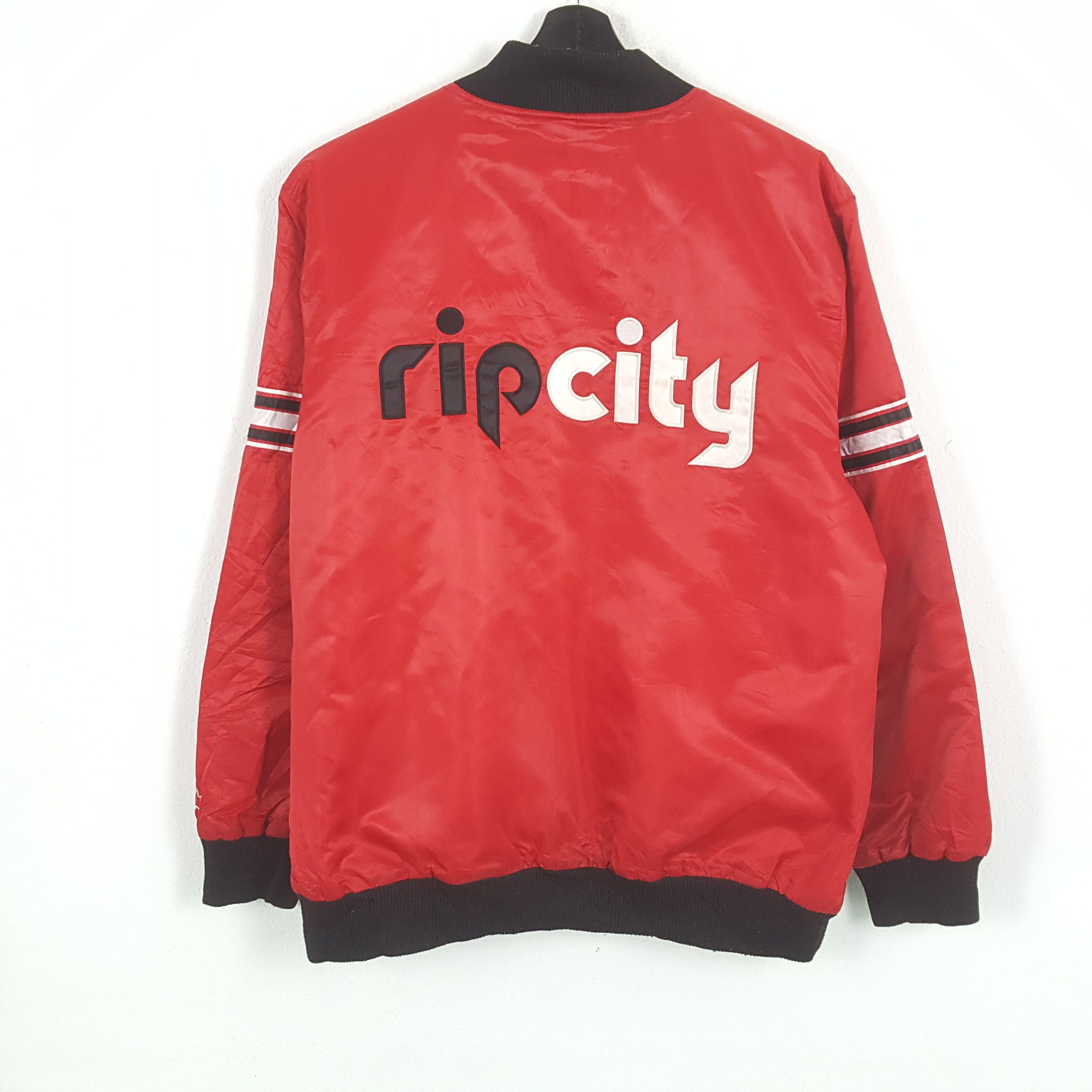 NBA × Starter × Vintage RIP CITY Portland Trailblazer NBA Starter Jacket Size US XXL / EU 58 / 5 - 1 Thumbnail