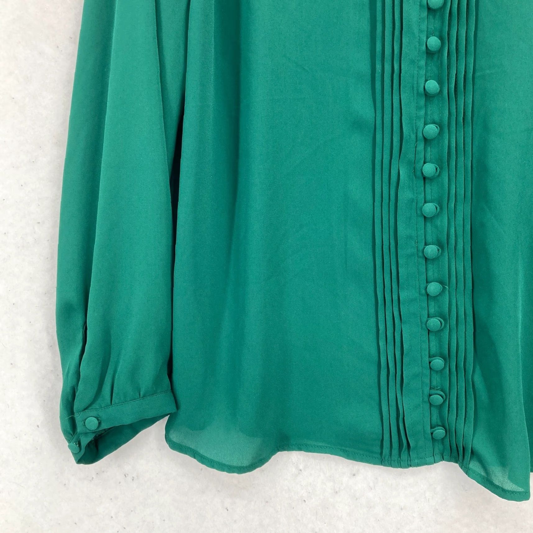 Torrid Torrid Blouse Shirt 2X Green Long Sleeve Button Front Boho Pintuck NWT Feminine V-Neck Relaxed Blouse Women Size XXL / US 16-18 / IT 52-54 - 3 Thumbnail