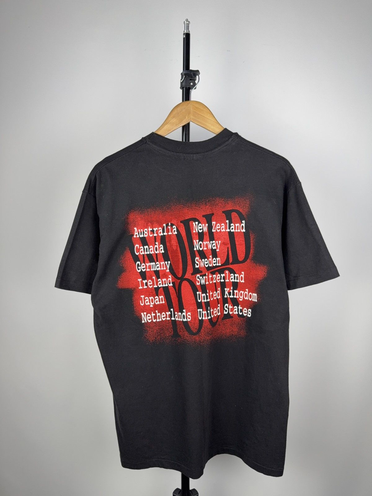 Band Tees VTG 1994 Garth Brooks World Tour T-Shirt Double Sided USA Size US L / EU 52-54 / 3 - 7 Thumbnail