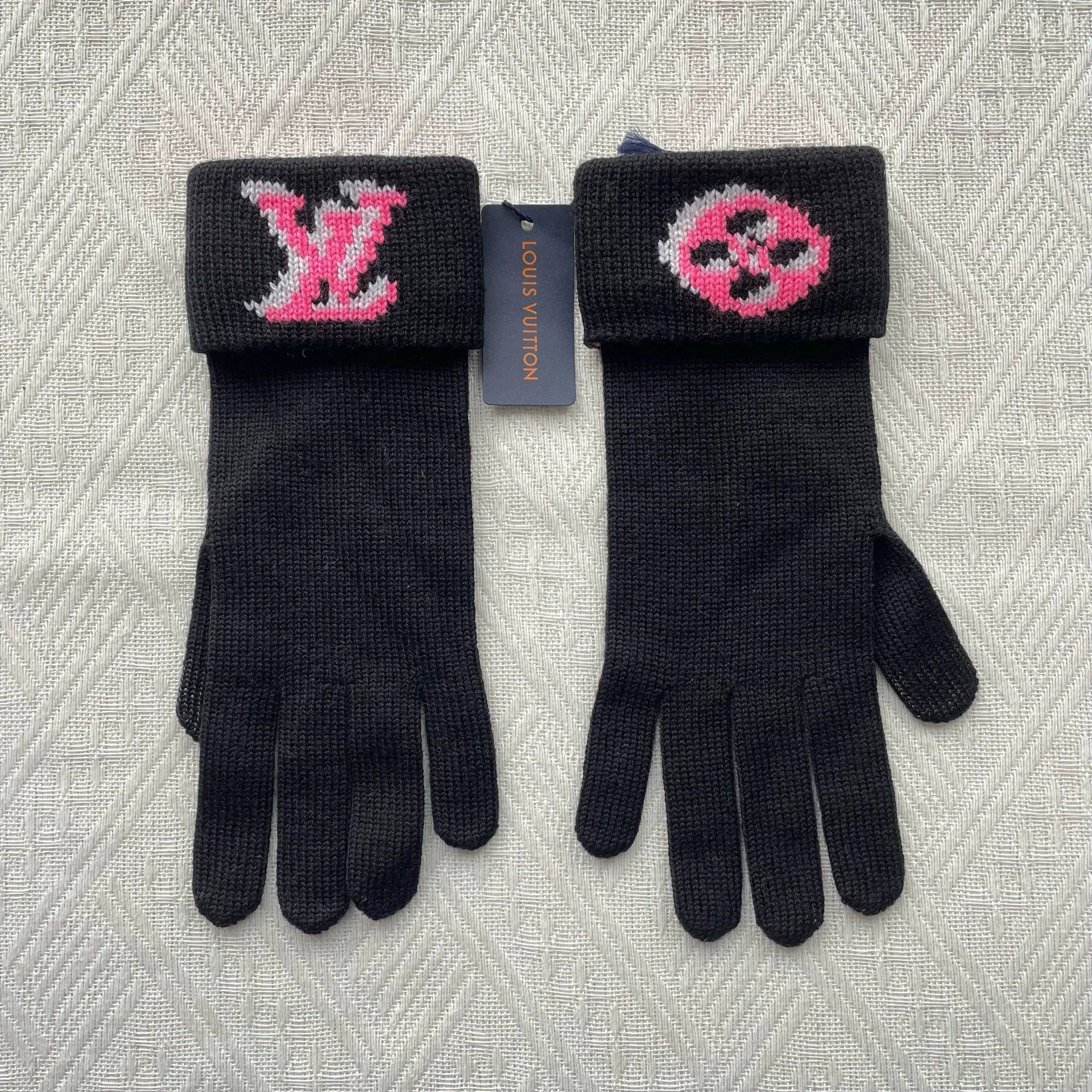 Louis Vuitton LV Women's KnitWool Gloves Black NWT (20.7x8.5) Size ONE SIZE - 1 Thumbnail