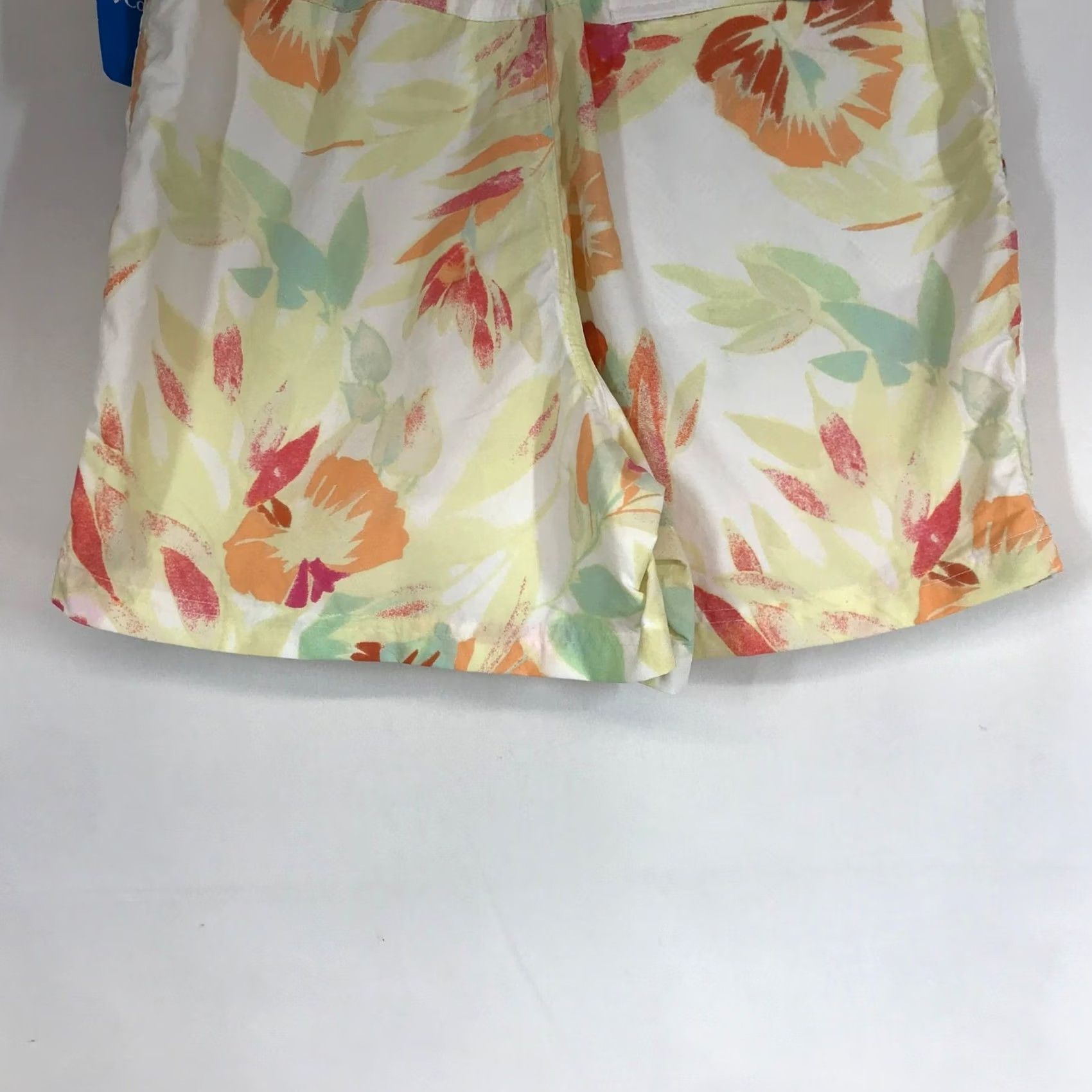 Vintage Columbia Women's Shorts Floral Print Drawstring Regular Fit Size M White Size 32" / US 10 / IT 46 - 6 Thumbnail
