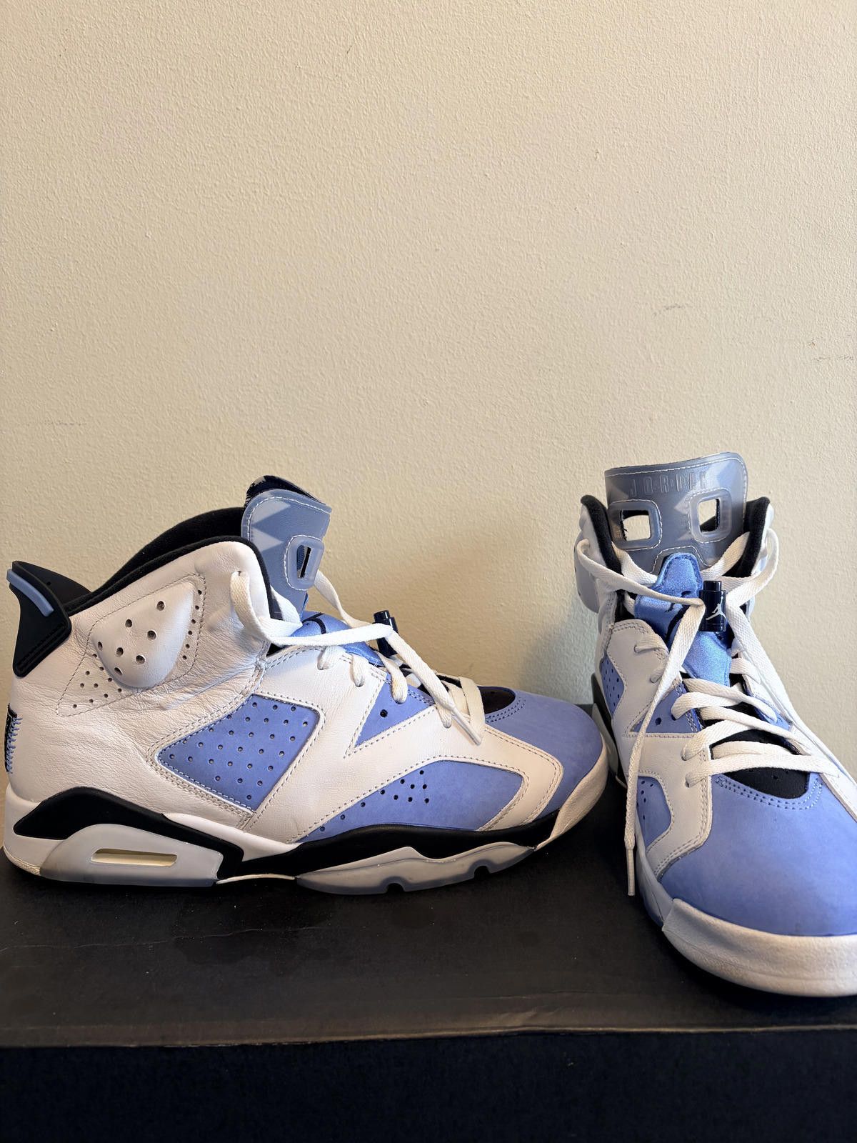 Jordan Brand Air Jordan 5 Retro UNC Home University Blue Shoe (Size 10.5) Size US 10.5 / EU 43-44 - 3 Thumbnail