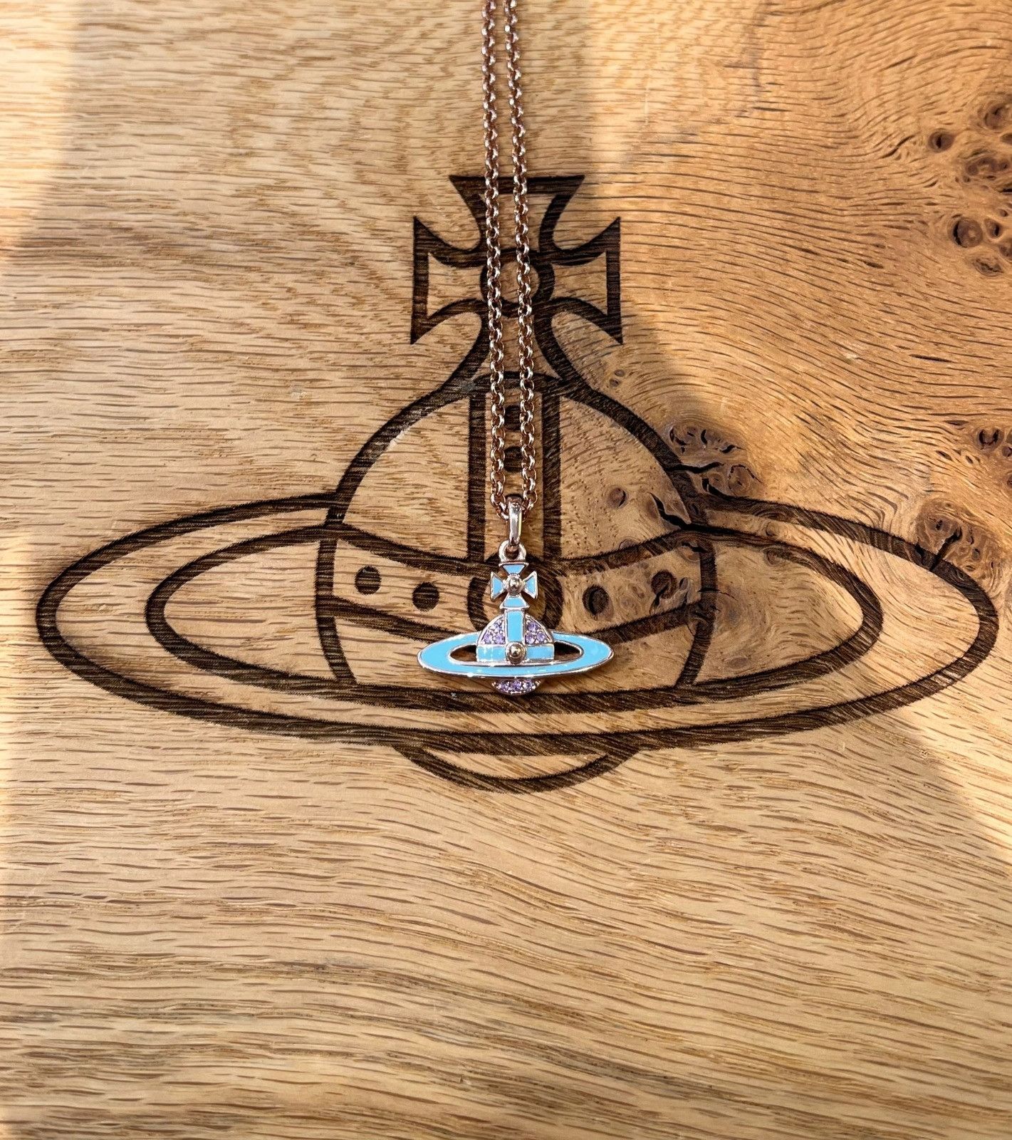 Vivienne Westwood o1f1d3z0525 Size: OS / Neil Mini Bas Relief Pendant Necklace Size ONE SIZE - 1 Preview