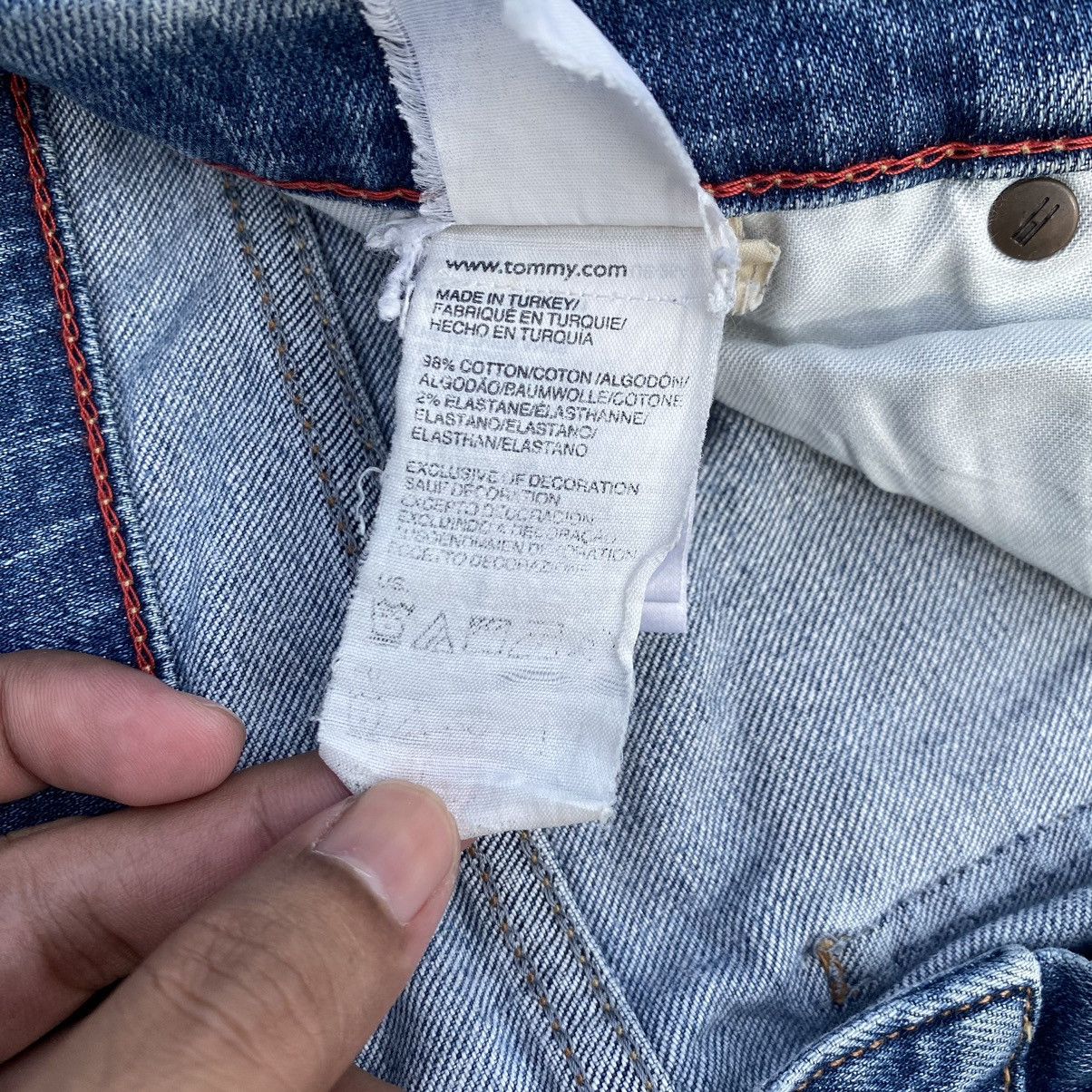 Tommy Hilfiger Tommy Hilfiger Denim Distressed Jeans Size US 30 / EU 46 - 12 Thumbnail