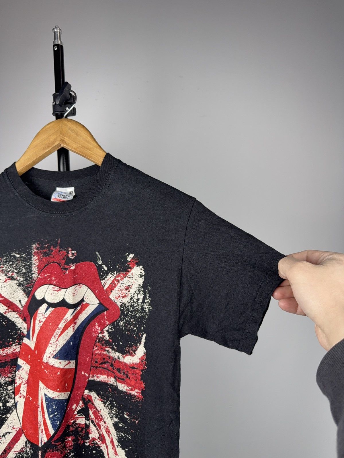 The Rolling Stones 00s Rolling Stones UK Logo Flag Tongue Graphic Tee Size S Size S / US 4 / IT 40 - 6 Thumbnail