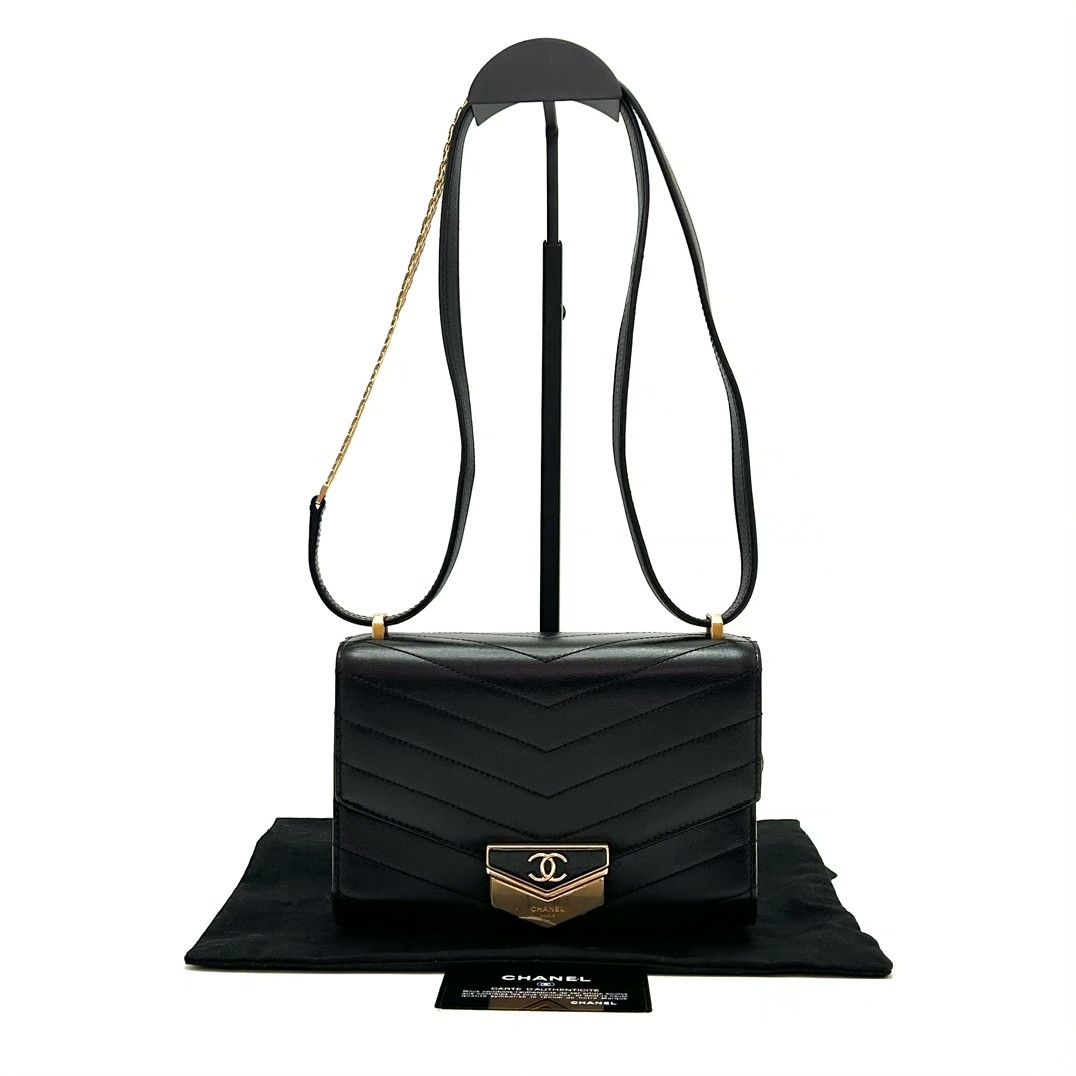 Chanel Pre-loved Bag Very good condition Size ONE SIZE - 1 Thumbnail