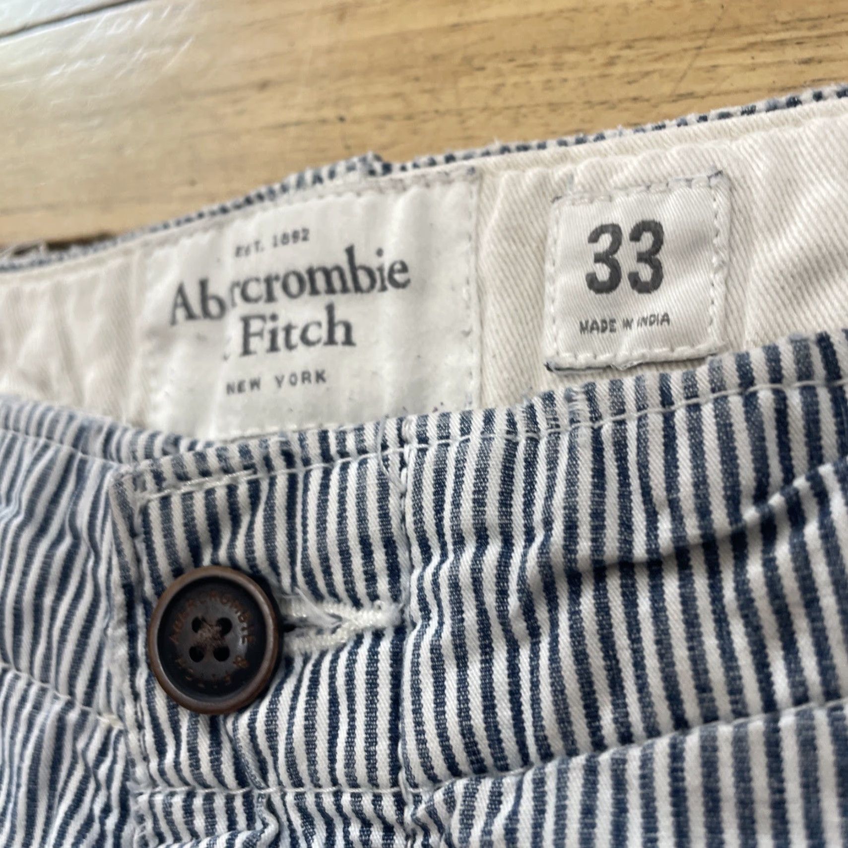 Abercrombie & Fitch Abercrombie & Fitch Shorts Men 33 Preppy Blue White Sailor Chino Button Fly Pin Stripe Flat Front Size US 33 - 6 Thumbnail