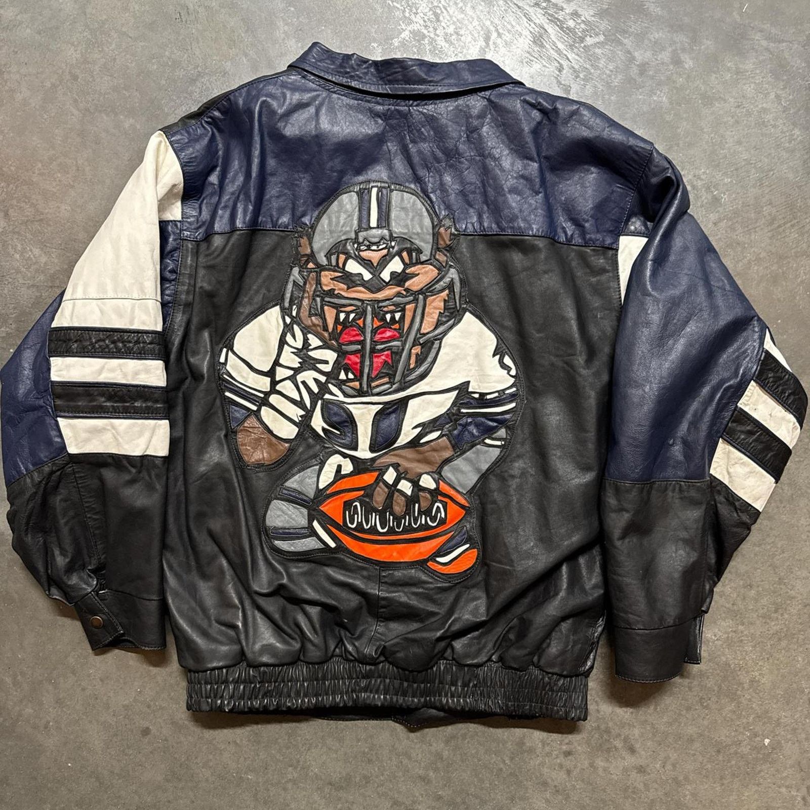 Vintage Vintage Dallas Cowboys Taz Tasmanian Devil Leather Jacket Size US M / EU 48-50 / 2 - 1 Thumbnail