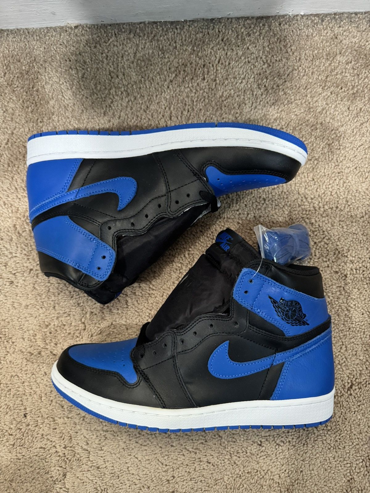Jordan Brand Jordan 1 Royal 2017 Size US 10 / EU 43 - 2 Thumbnail