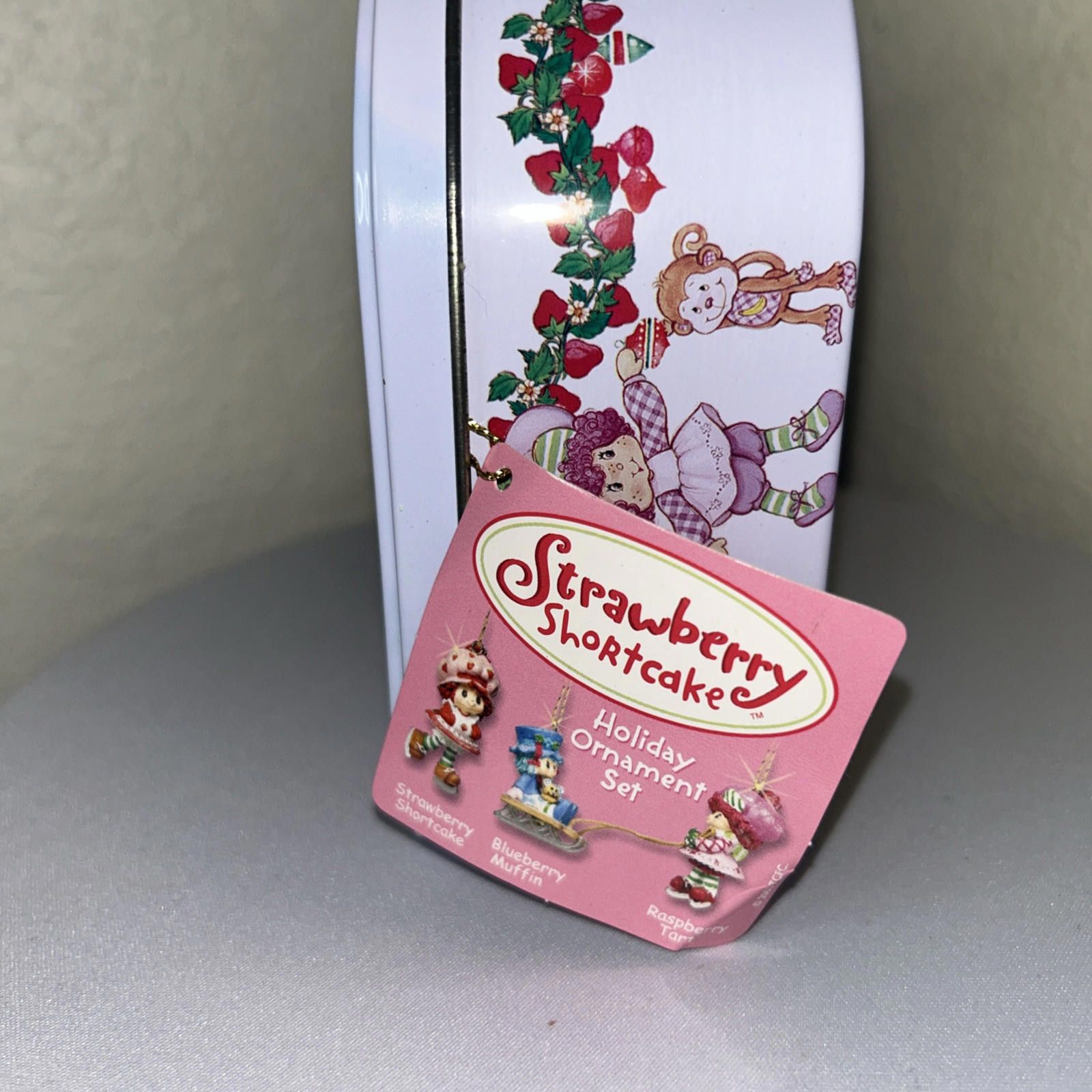 Designer Carlton Cards Strawberry Shortcake Christmas Ornament Tin 03 Size ONE SIZE - 2 Thumbnail