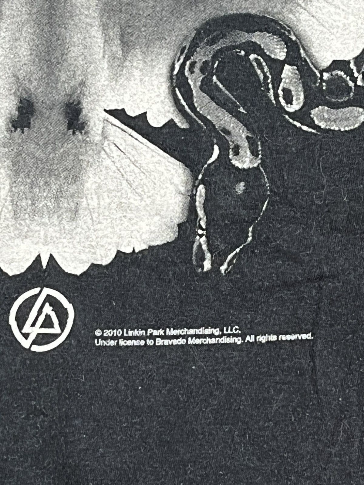 Band Tees Vintage Y2K 2010 Linkin Park big logo tee streetwear size L Size US L / EU 52-54 / 3 - 5 Thumbnail