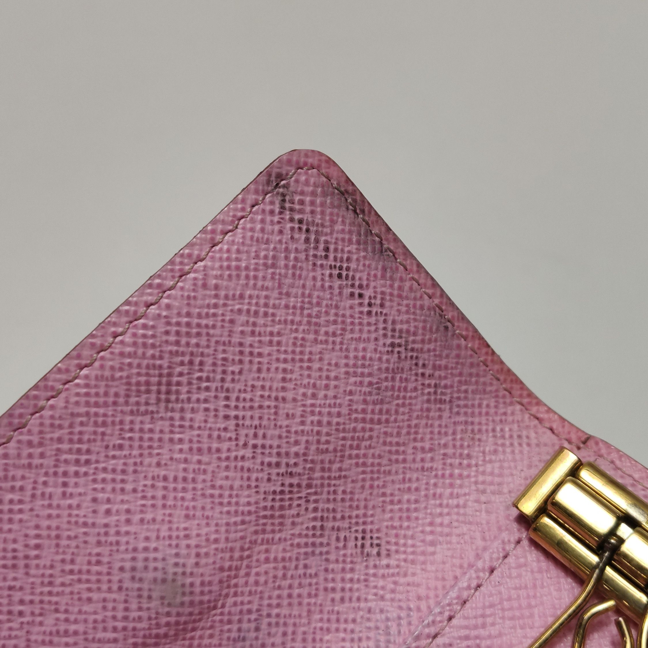 Louis Vuitton Louis Vuitton (LV) white tri-color snap button key bag -y25 Size ONE SIZE - 5 Thumbnail