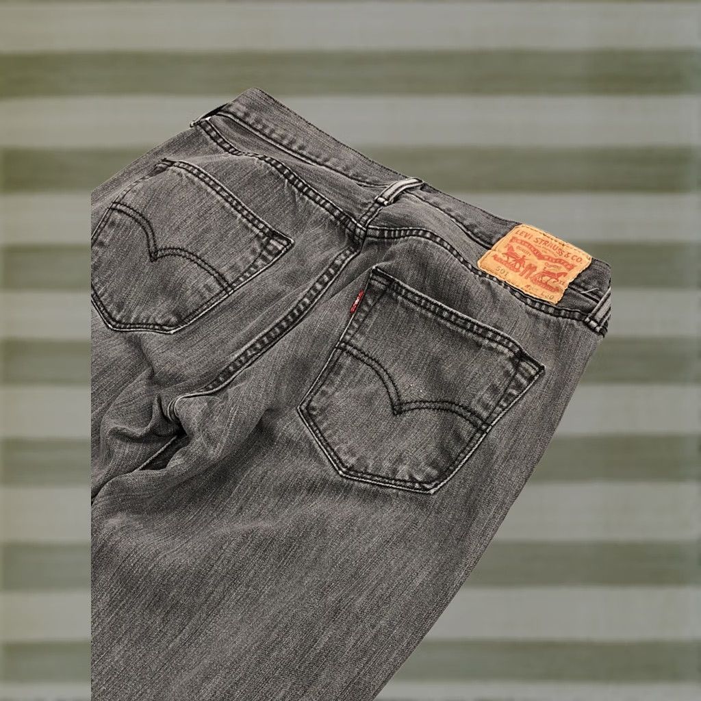 Levi's Levi's 501 Jeans Mens 32x29 Button Fly Straight Denim Cotton Black Logo 5-Pocket Regular Slim Fit Size US 32 / EU 48 - 1 Thumbnail