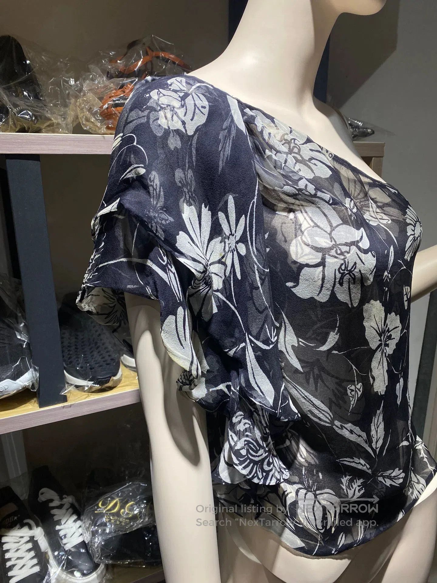 Gucci gucci women's silk short-sleeve top. Size S / US 4 / IT 40 - 3 Thumbnail