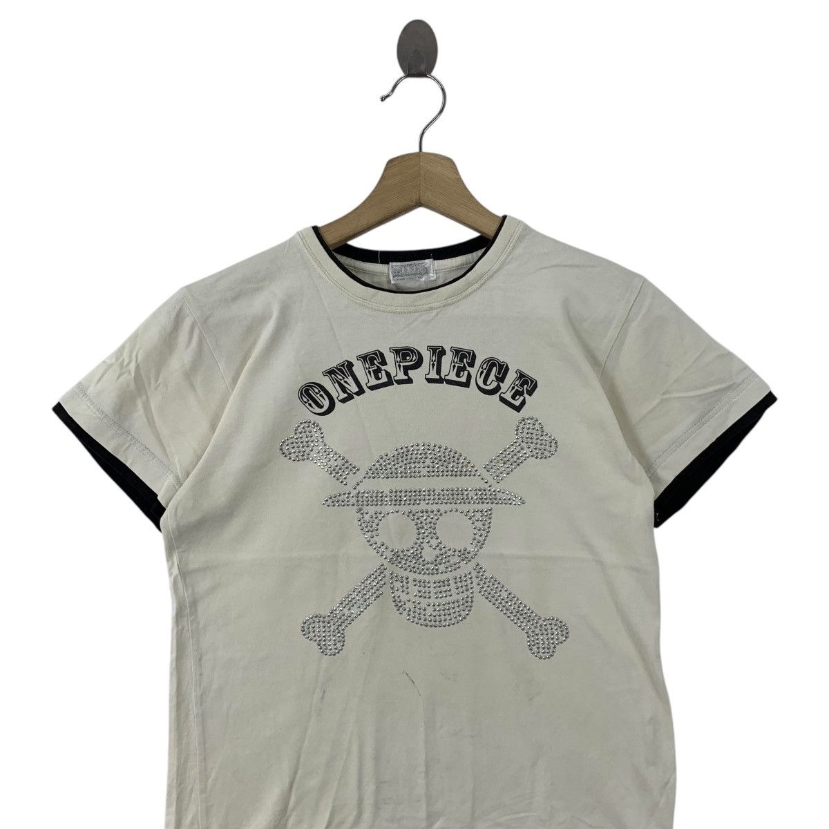 One Piece ONE PIECE ANIME Mugiwara Pirated Swarovski Logo Tee Shirt Size XS / US 0-2 / IT 36-38 - 2 Thumbnail