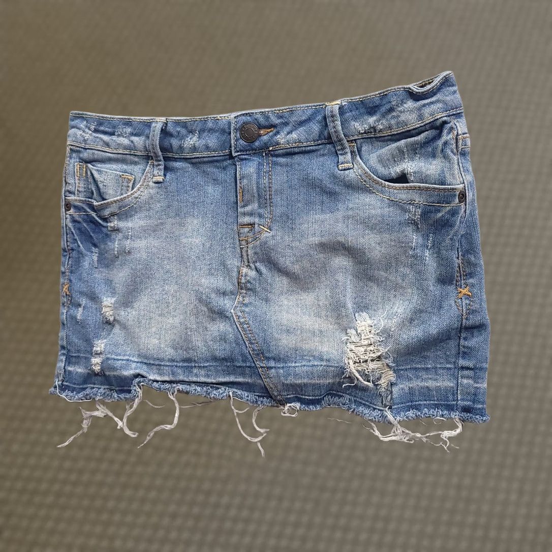 Forever 21 Forever Twenty One Womens Mini Skirt Denim Distressed Raw Hem Stretch Medium Blue Structuring: Skirt Womens Mini Casual Denim Blue 90s? Size 32" / US 10 / IT 46 - 1 Thumbnail