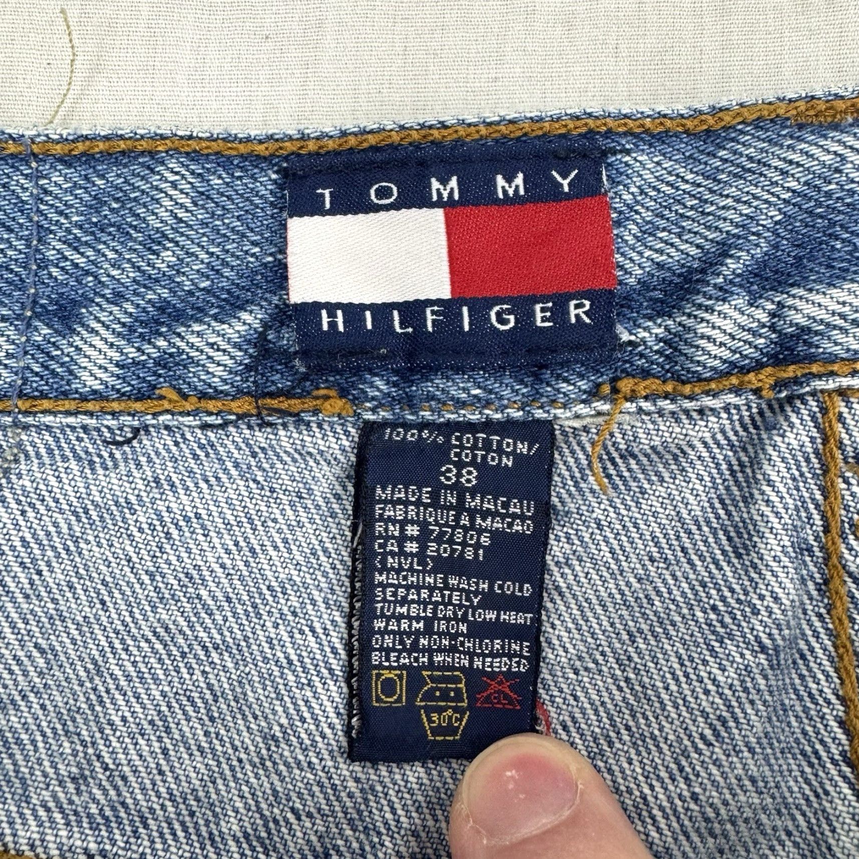 Tommy Hilfiger VINTAGE Tommy Hilfiger Jeans Adult 38x33 Relaxed Blue 90s Hip Hop Grunge Mens Jeans Size US 38 / EU 54 - 5 Thumbnail