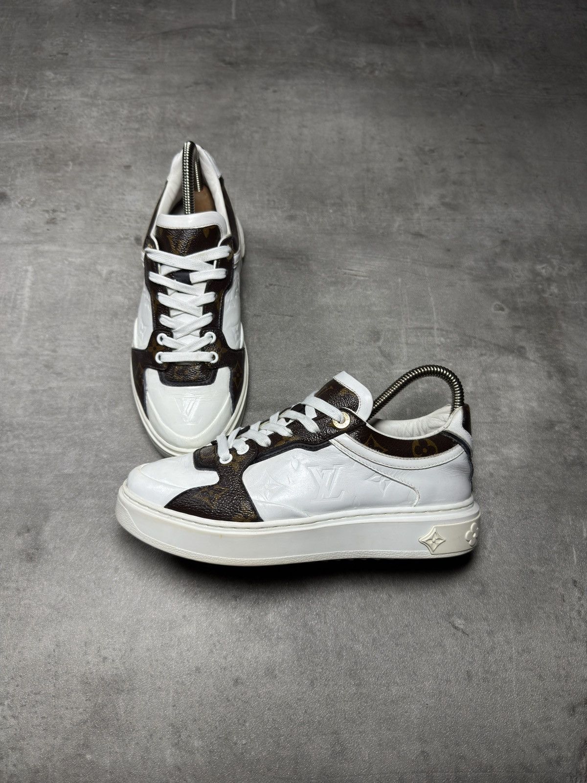 Louis Vuitton Louis Vuitton Rivoli / Monogram Low-Top Sneakers White Brown Size US 5.5 / EU 38 - 2 Thumbnail
