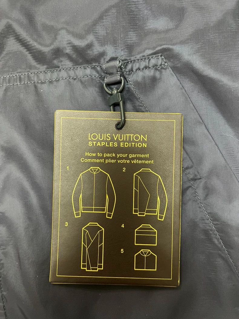 Louis Vuitton Louis Vuitton Pin double-sided full-printed logo instructi Size US M / EU 48-50 / 2 - 8 Thumbnail