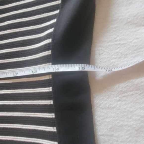 Athleta Athleta Mala Sleeveless Black & White Backless Tank Sz. M Dr Size M / US 6-8 / IT 42-44 - 7 Thumbnail