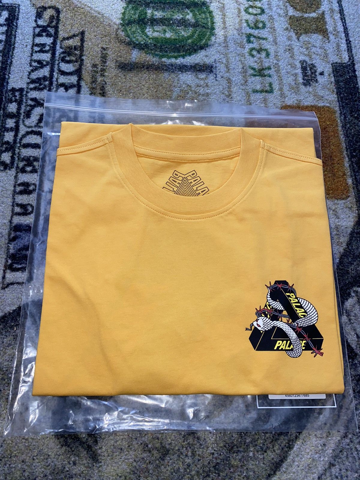 Palace Palace Hesh Mit Fresh T-Shirt Gold Size US M / EU 48-50 / 2 - 2 Thumbnail