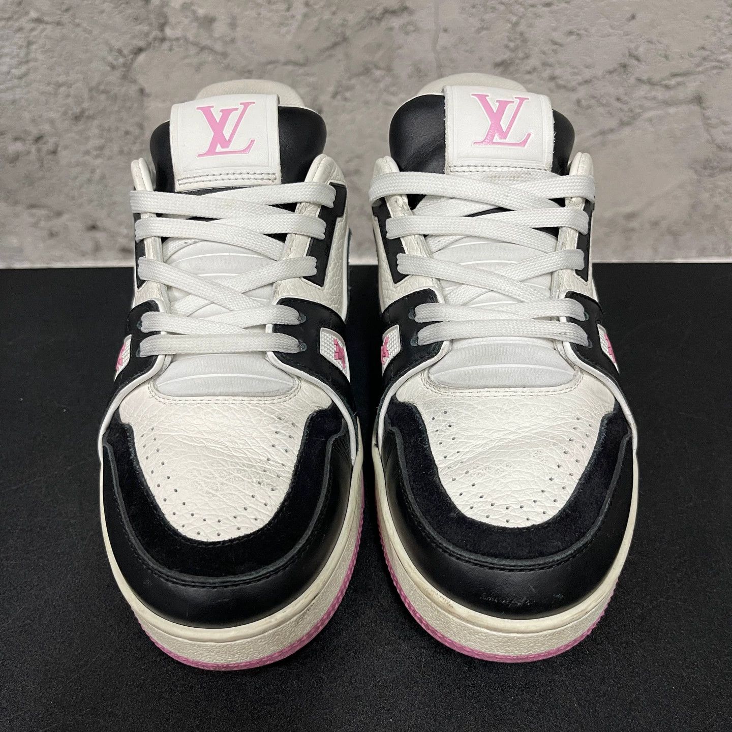 Louis Vuitton Louis Vuitton Trainer Black and Pink Size 37 Size US 6 / IT 36 - 6 Thumbnail