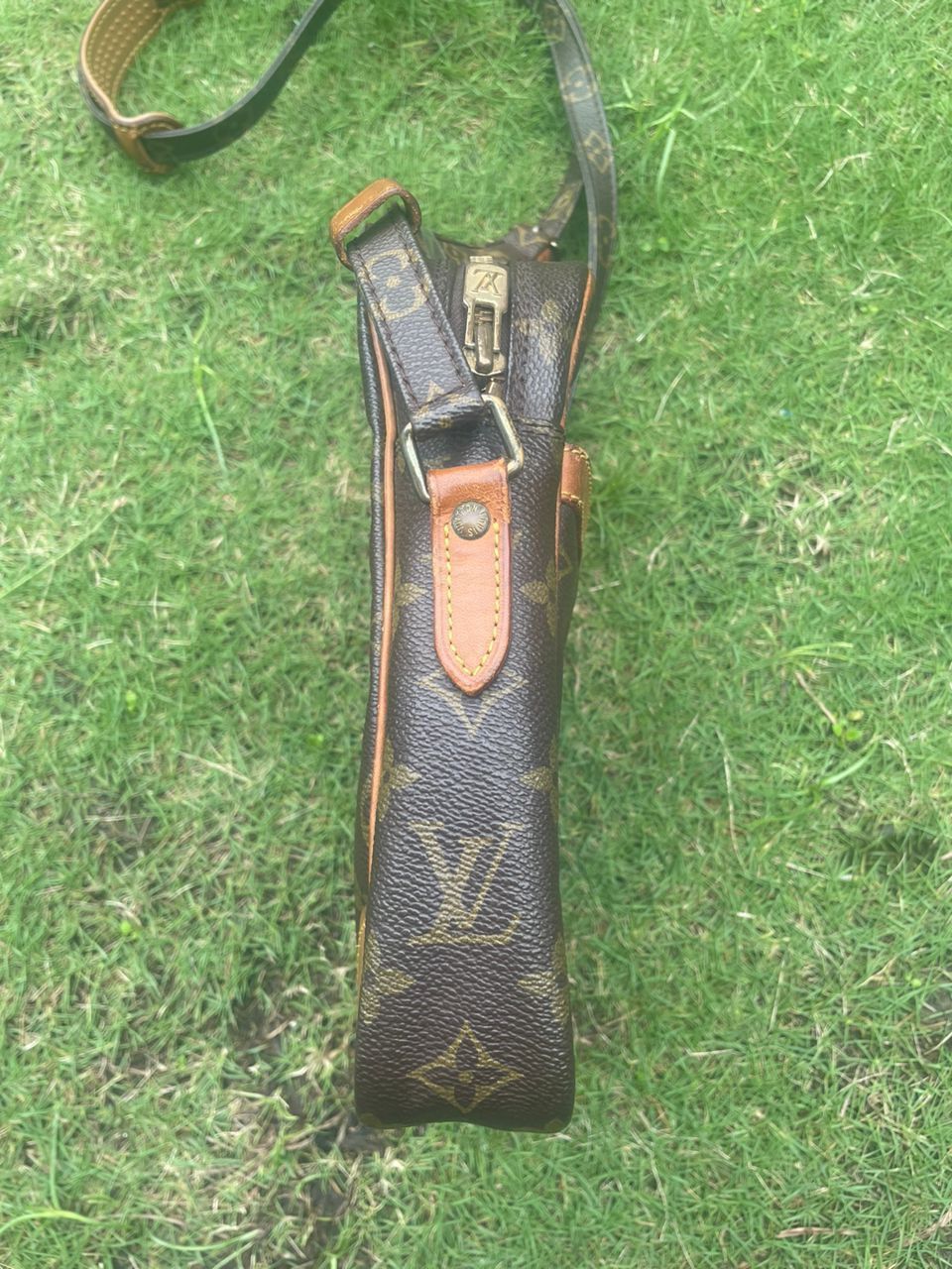Louis Vuitton Authentic Louis Vuitton Danube Sling Crossbody Bag Size ONE SIZE - 4 Thumbnail