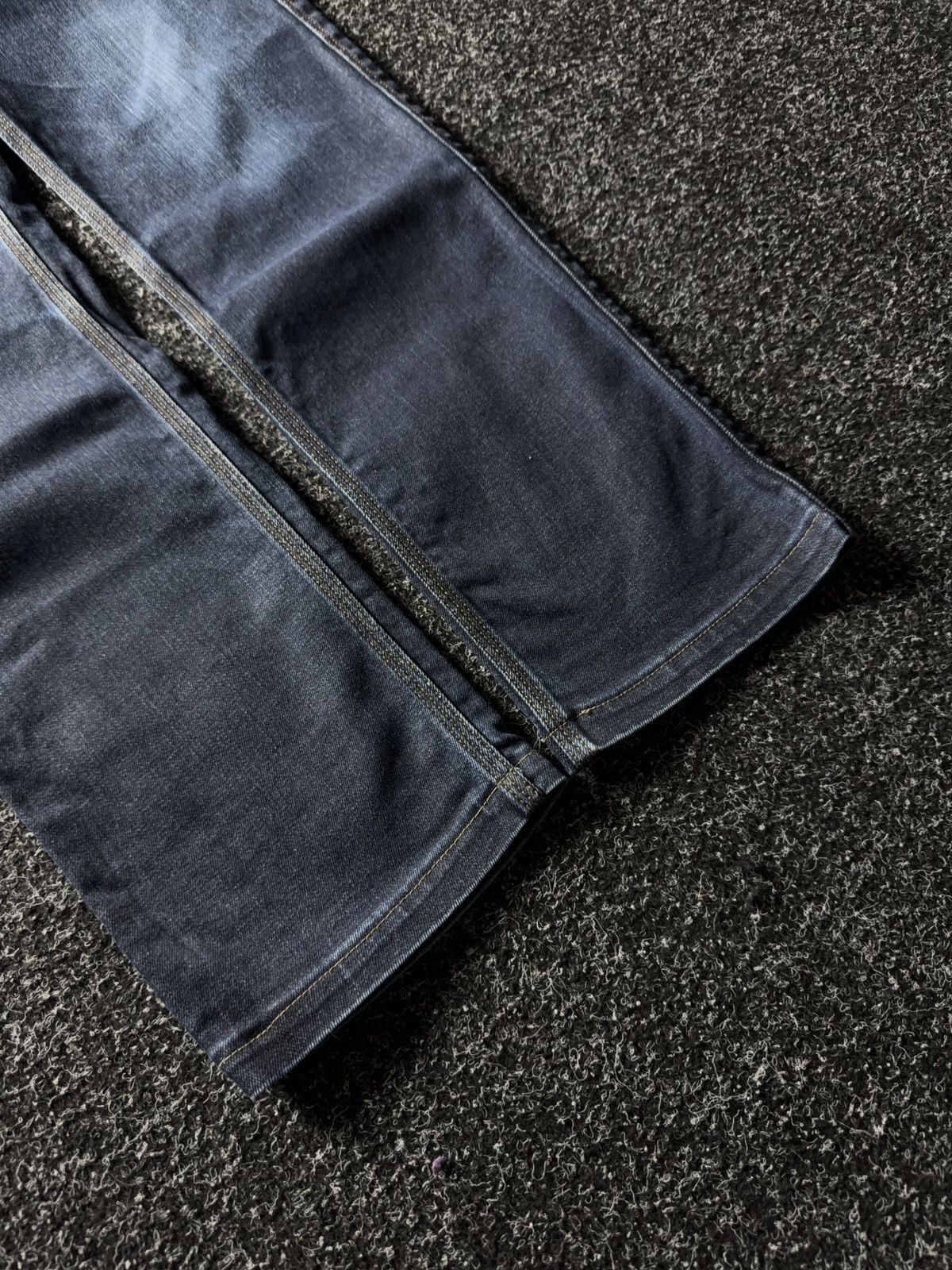 Hugo Boss Luxury Hugo Boss Red Label Straight Fit Dark Wash Jeans Size US 30 / EU 46 - 2 Thumbnail