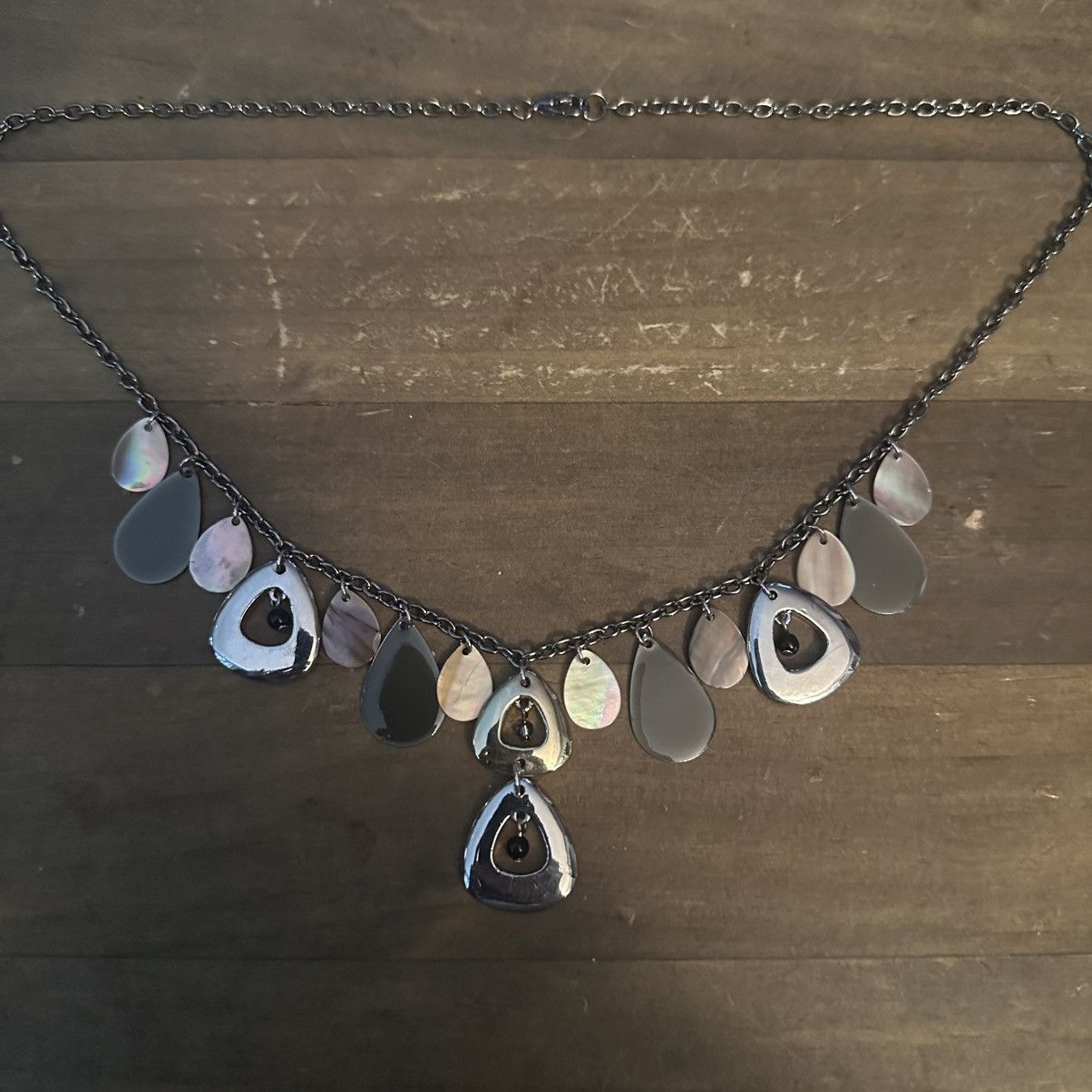 Other Silver tone tear drop mother of pearl dangle necklace Size ONE SIZE - 2 Thumbnail