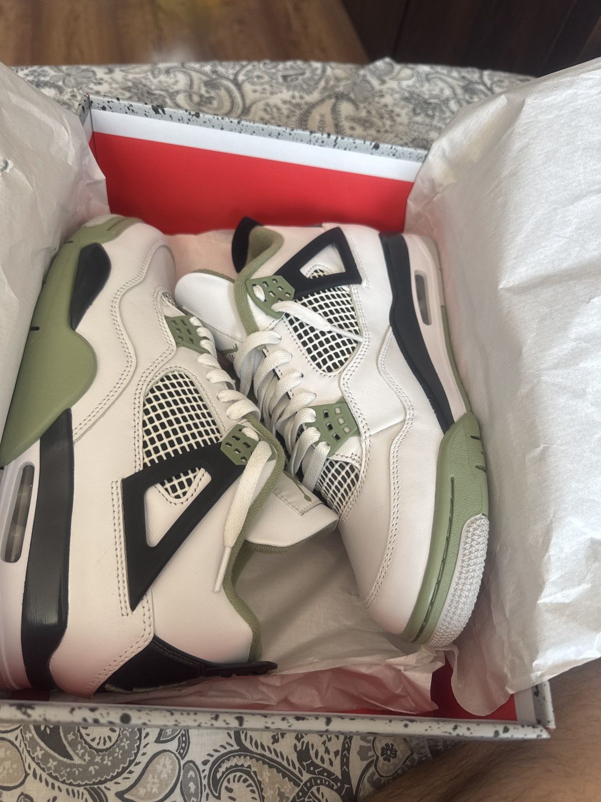 Jordan Brand Air Jordan 4 Seafoam 10W 9US Size US 9 / EU 42 - 9 Thumbnail