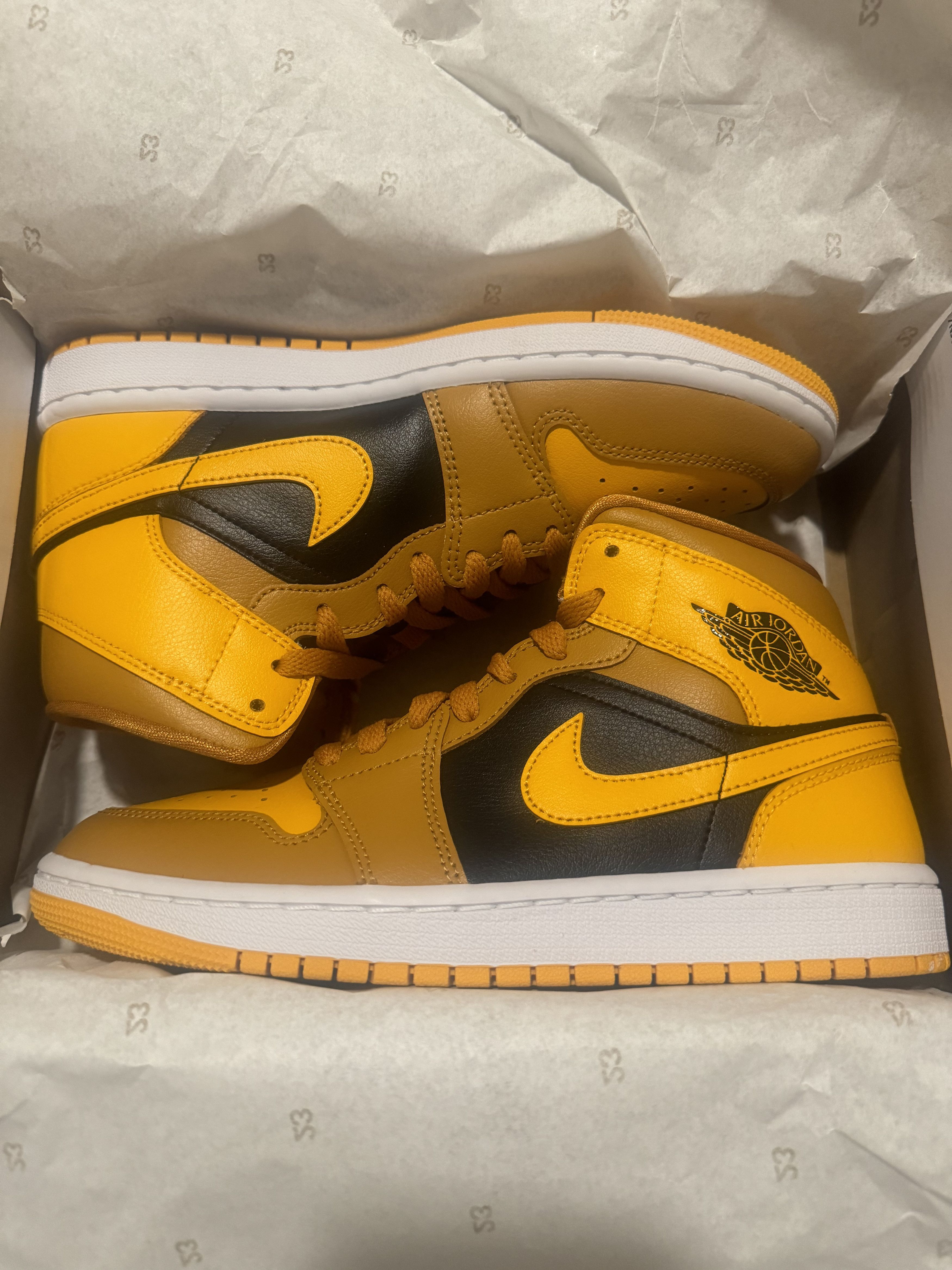 Jordan Brand × Nike NIB Women’s Air Jordan 1 Mid Chutney Size US 7.5 / IT 37.5 - 1 Thumbnail