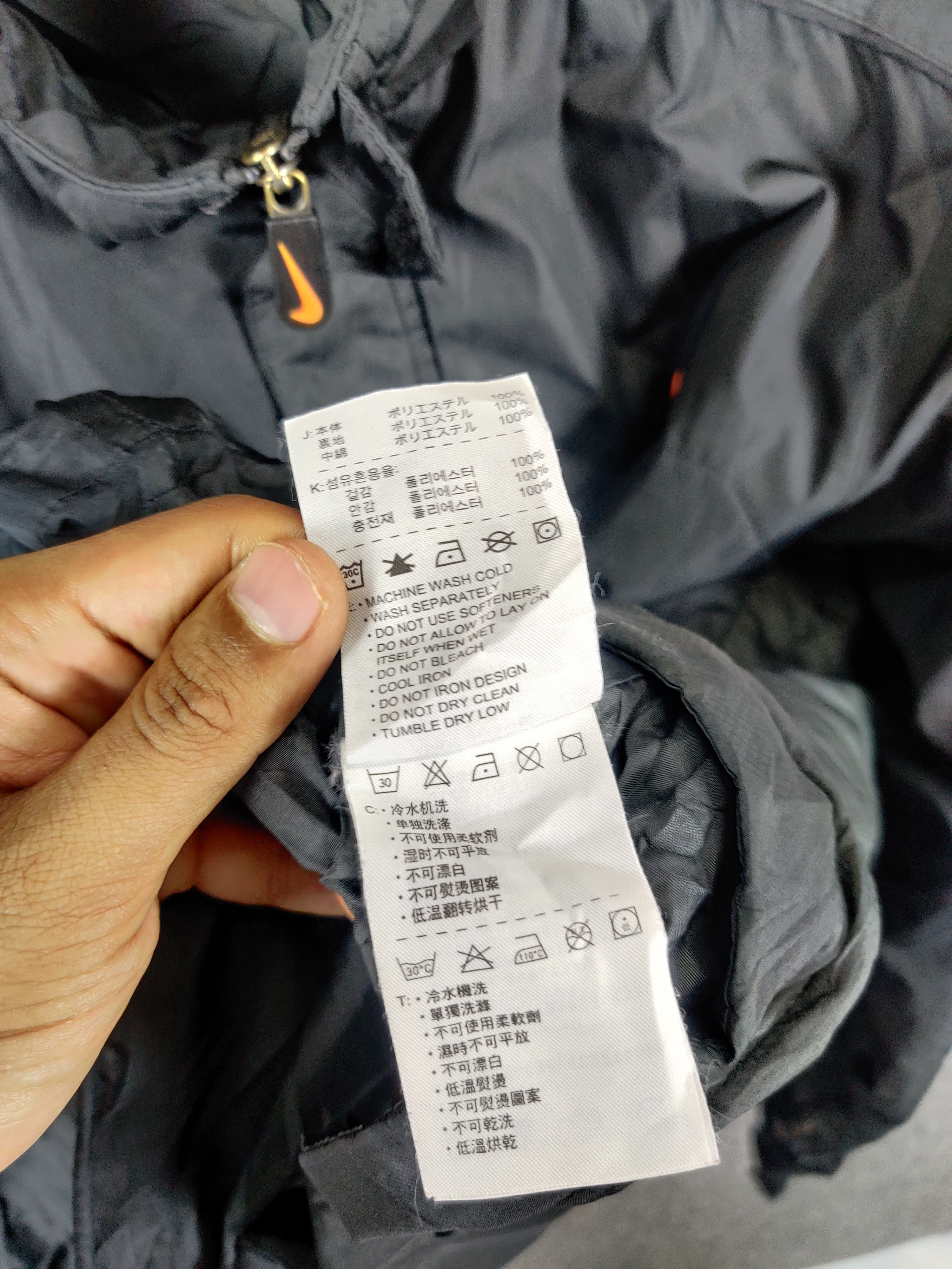 Nike Vintage Nike Windbreaker Light Jacket Size US L / EU 52-54 / 3 - 18 Thumbnail