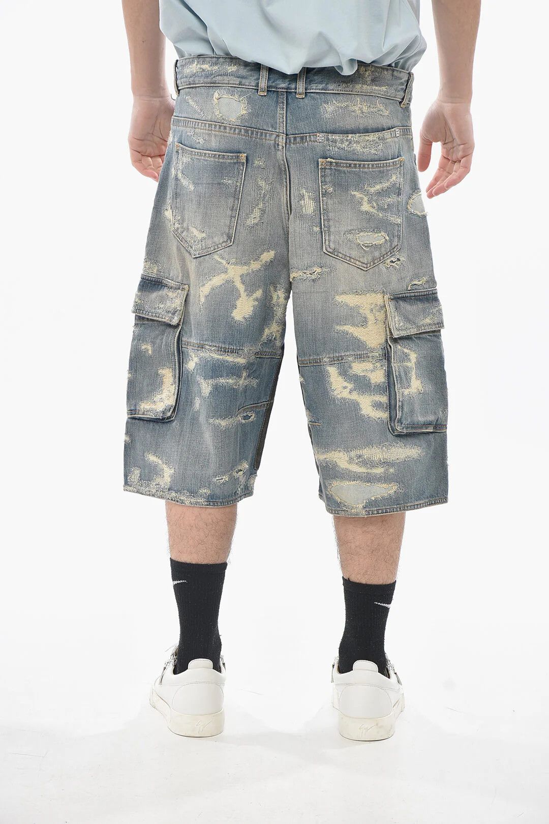 Givenchy og1mm0326 Distressed Denim Cargo Short in Light Blue Size US 33 - 2 Thumbnail