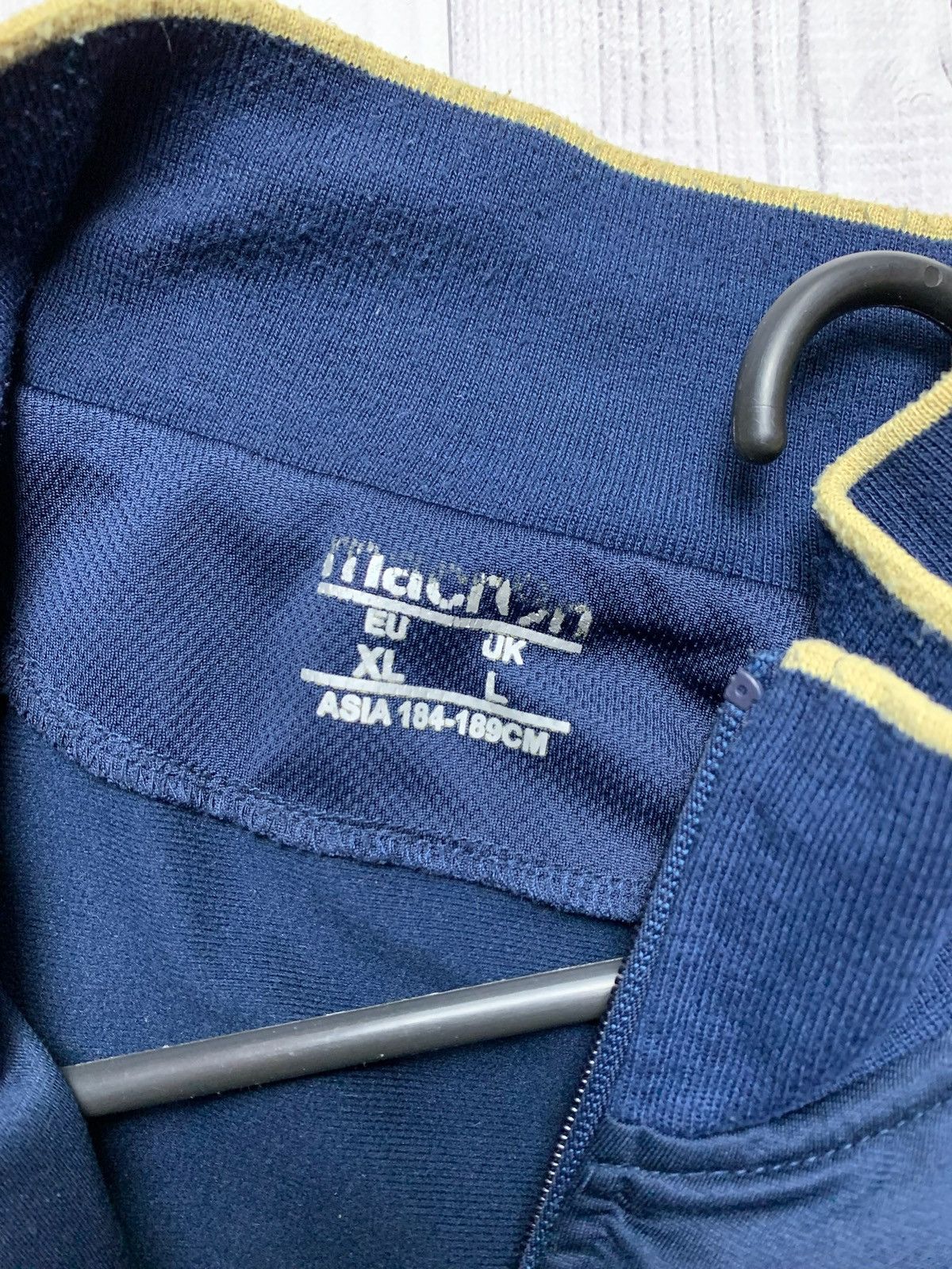 Vintage Vintage Leeds macron soccer jacket size L logo Size US L / EU 52-54 / 3 - 5 Thumbnail