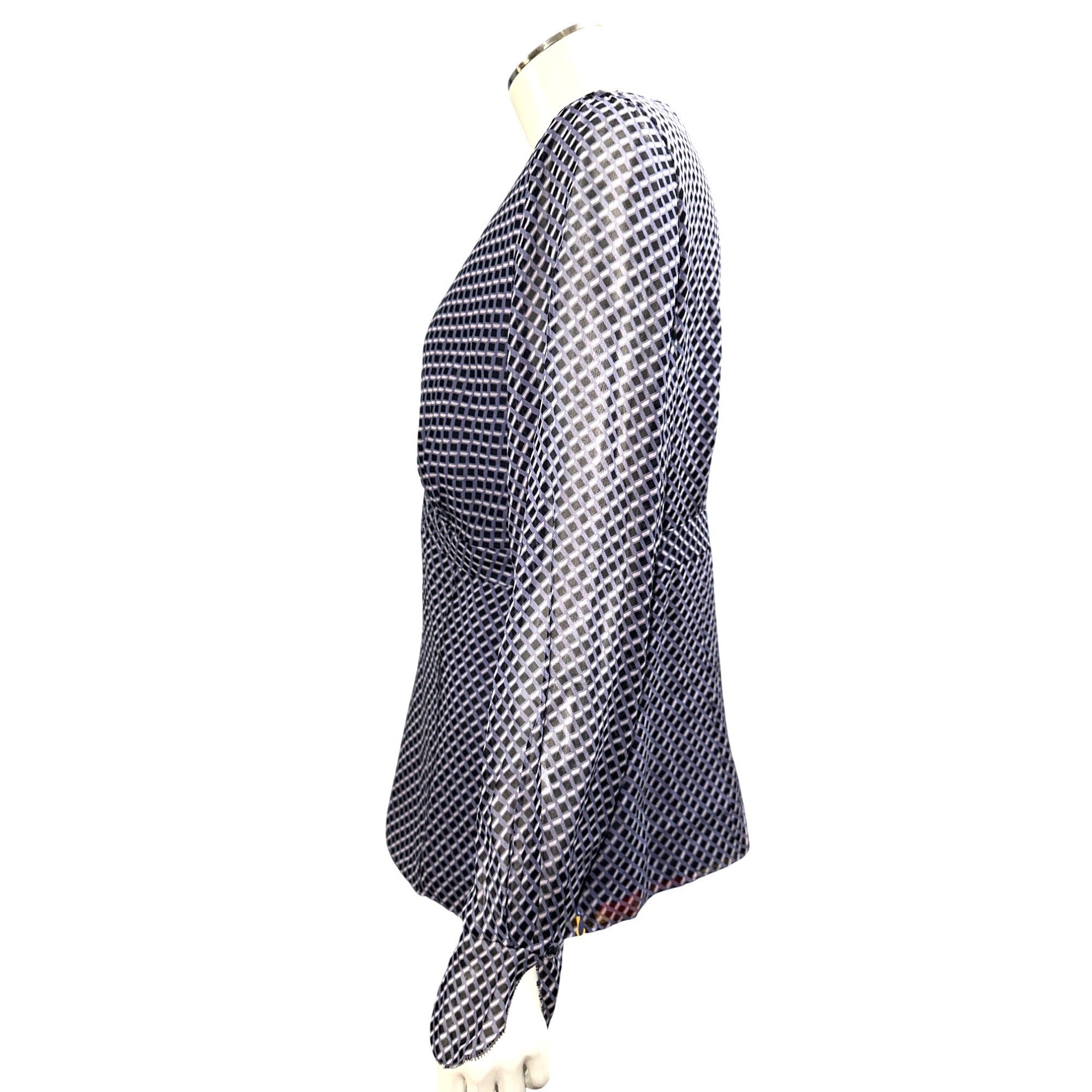 Ann Taylor Ann Taylor Size 8 Navy White Geometric Silk Surplice Blouse Size M / US 6-8 / IT 42-44 - 3 Thumbnail