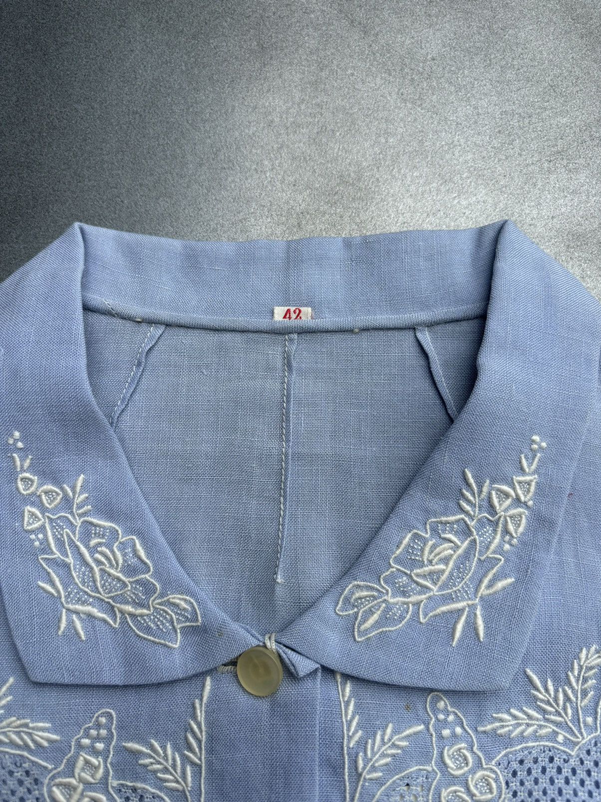 Vintage 1960s Deadstock Vintage Embroidered Shortsleeve Sheer Lace Size S / US 4 / IT 40 - 7 Thumbnail
